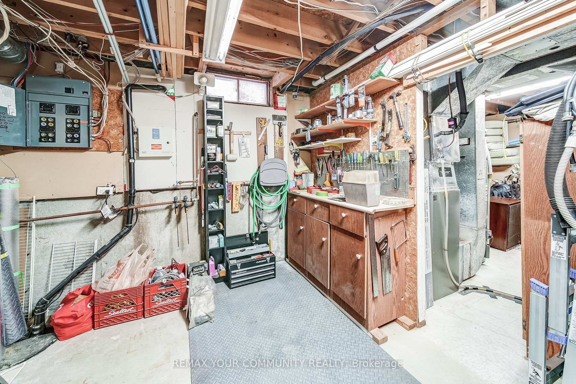 









911


Ferndale

Crescent,
Newmarket,




ON
L3Y 6B6

