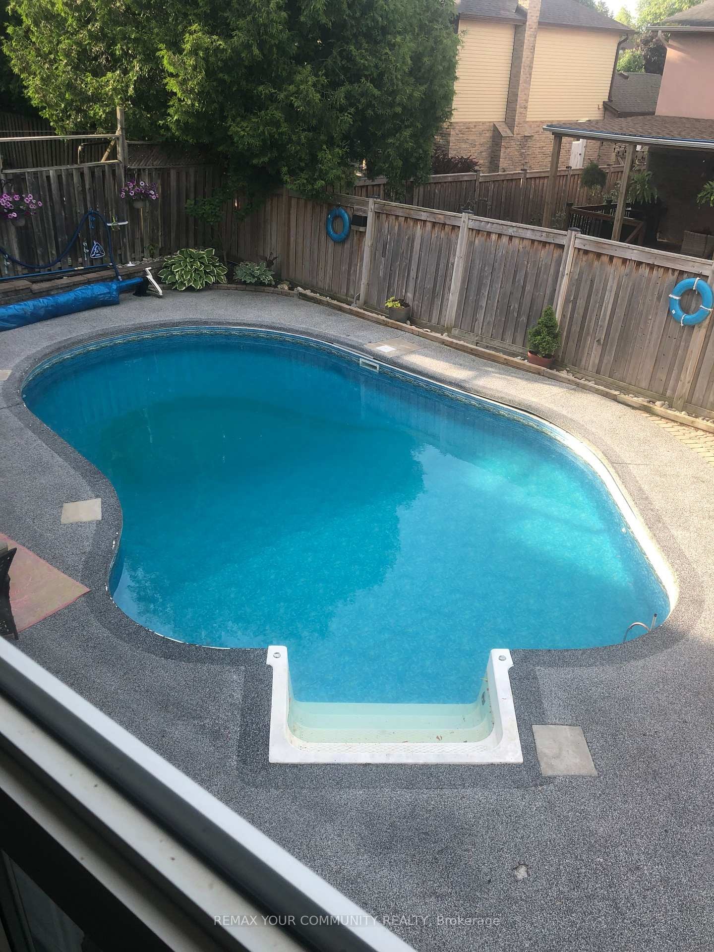 









911


Ferndale

Crescent,
Newmarket,




ON
L3Y 6B6

