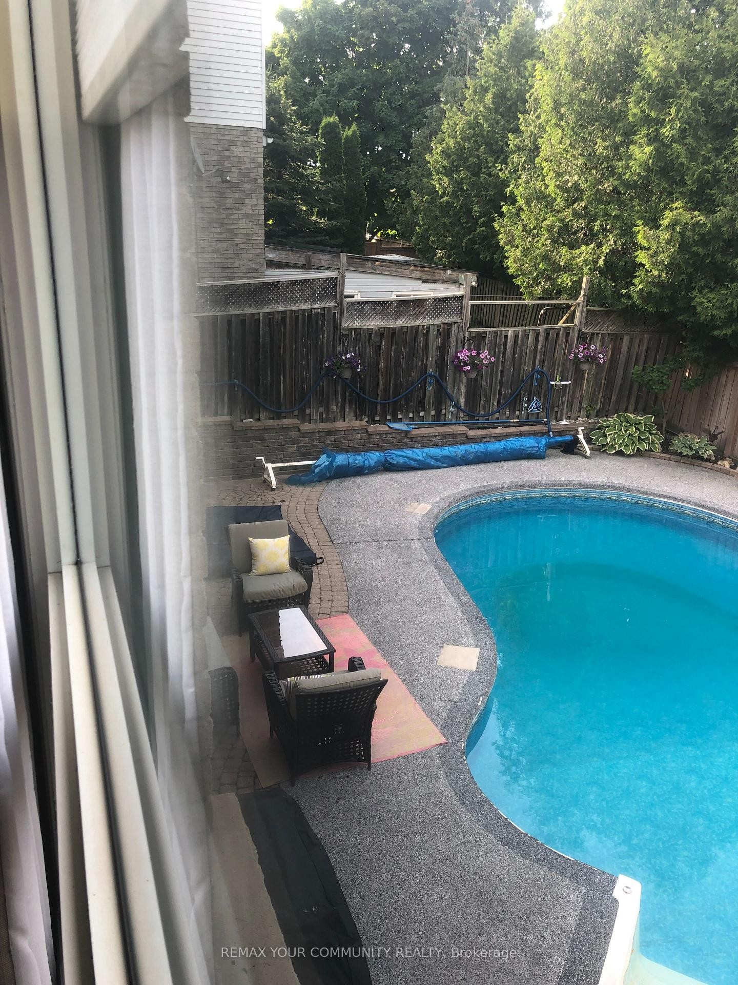 









911


Ferndale

Crescent,
Newmarket,




ON
L3Y 6B6

