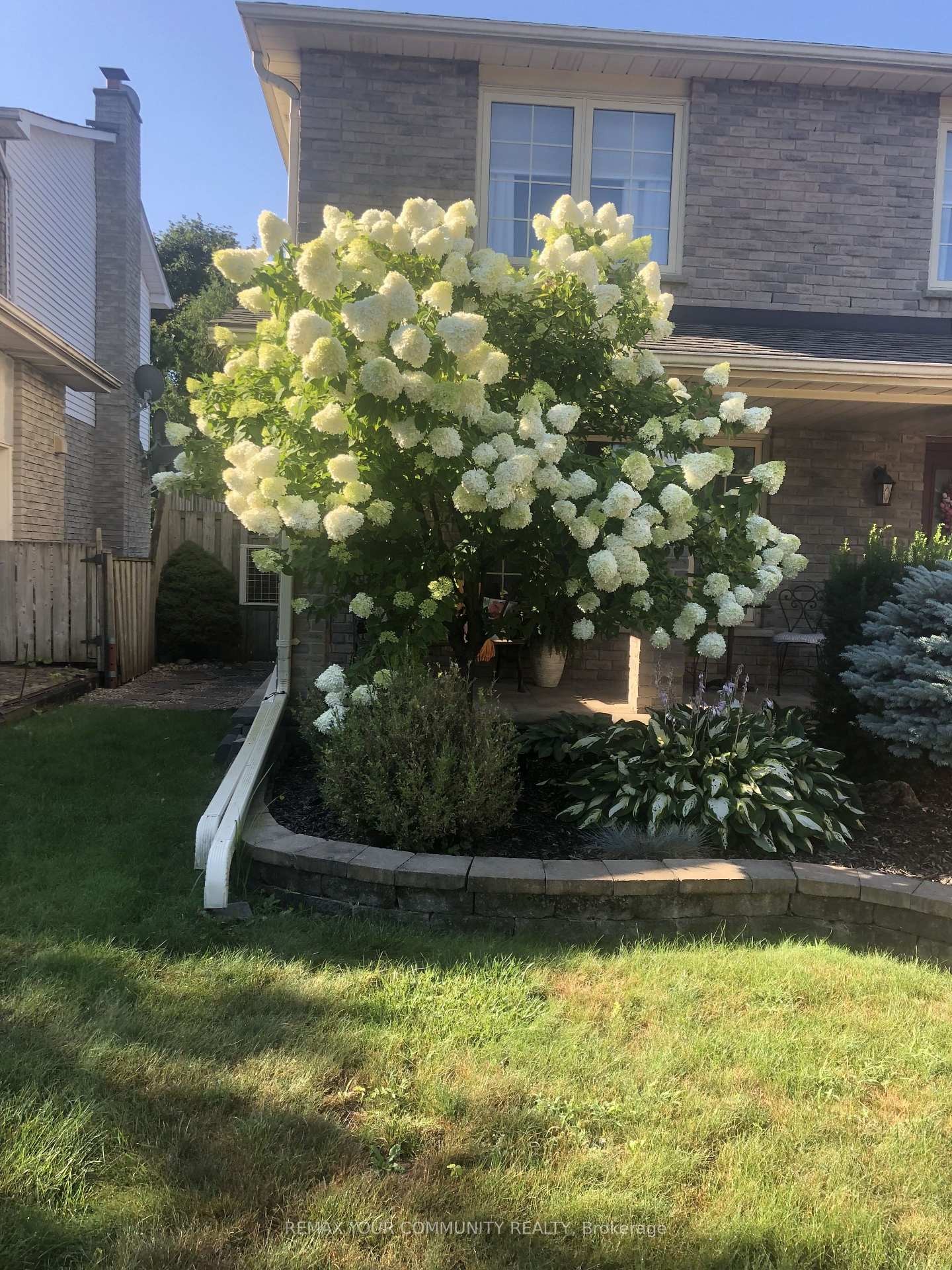 









911


Ferndale

Crescent,
Newmarket,




ON
L3Y 6B6

