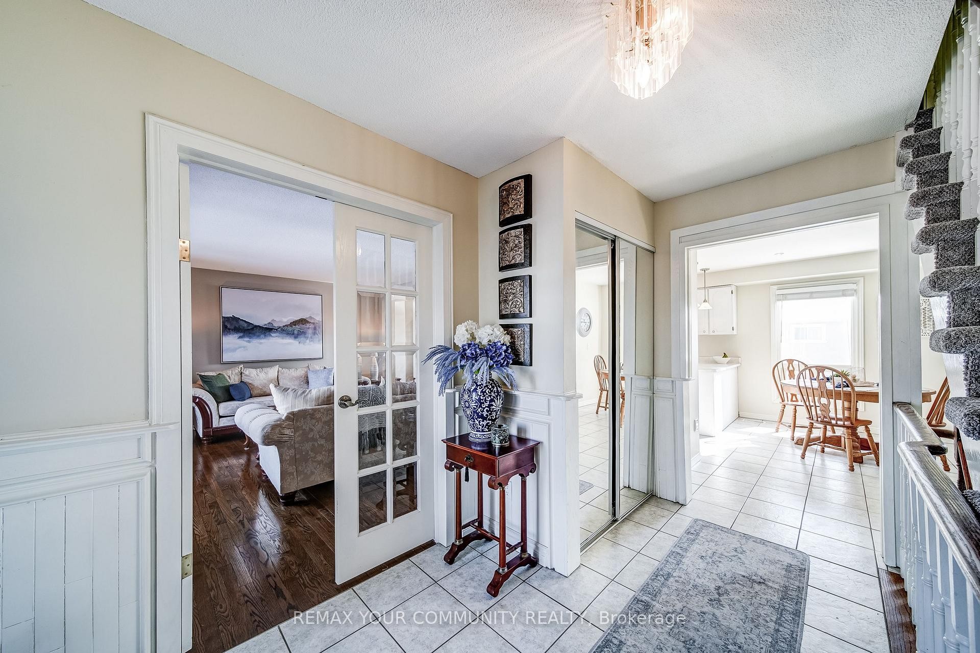 









911


Ferndale

Crescent,
Newmarket,




ON
L3Y 6B6

