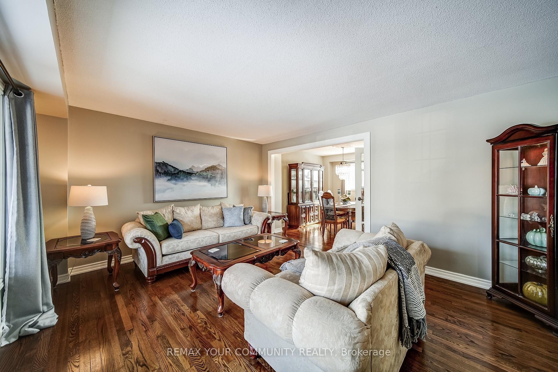 









911


Ferndale

Crescent,
Newmarket,




ON
L3Y 6B6

