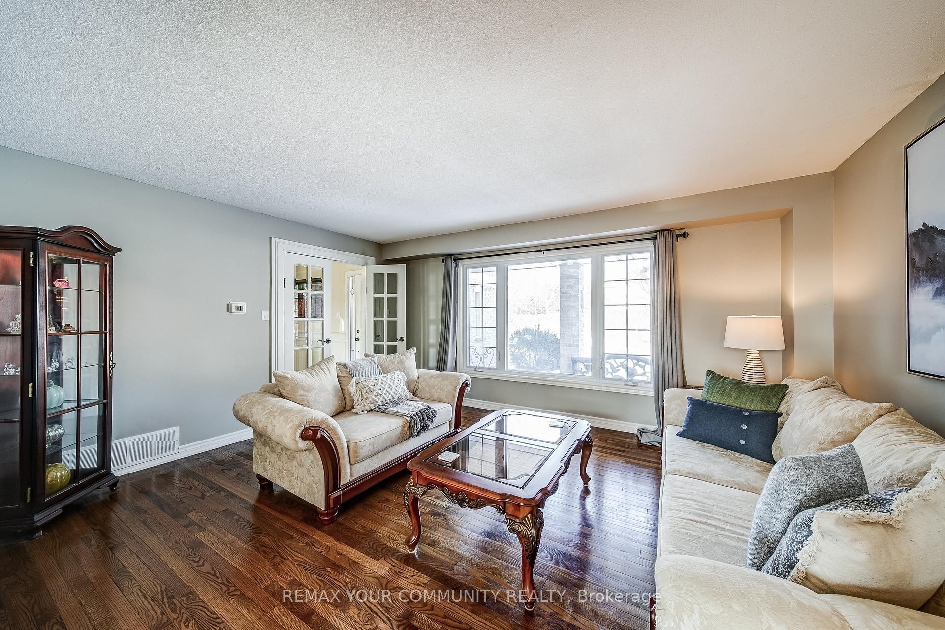 









911


Ferndale

Crescent,
Newmarket,




ON
L3Y 6B6

