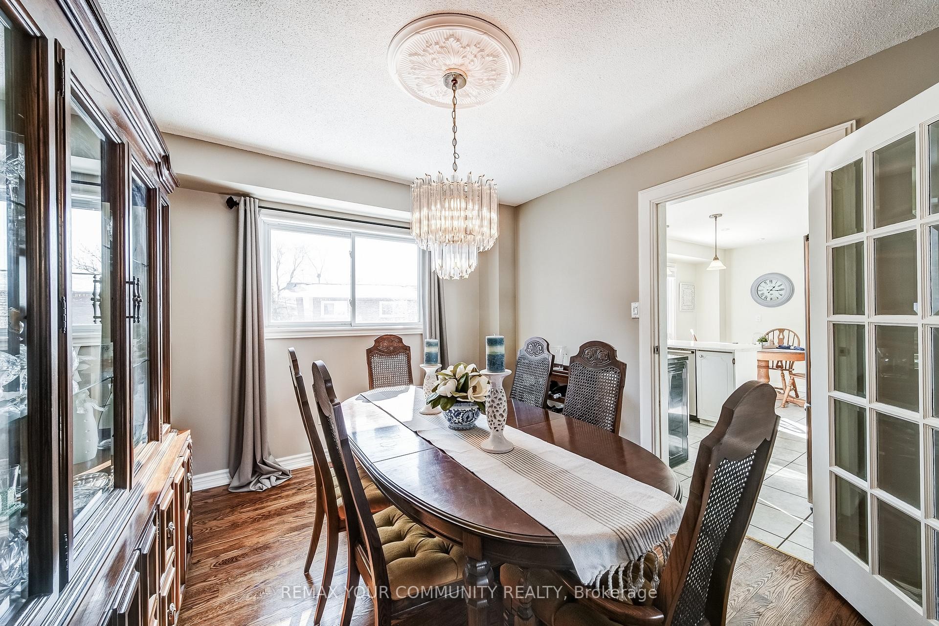 









911


Ferndale

Crescent,
Newmarket,




ON
L3Y 6B6

