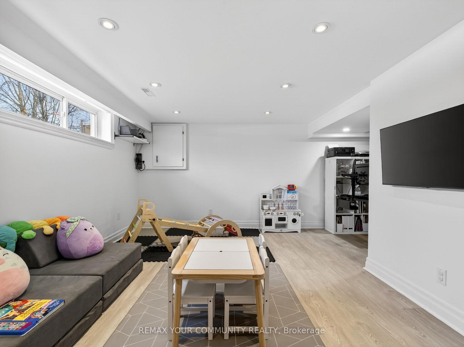 









107


Orchard Heights

N/A,
Aurora,




ON
L4G 2Z8

