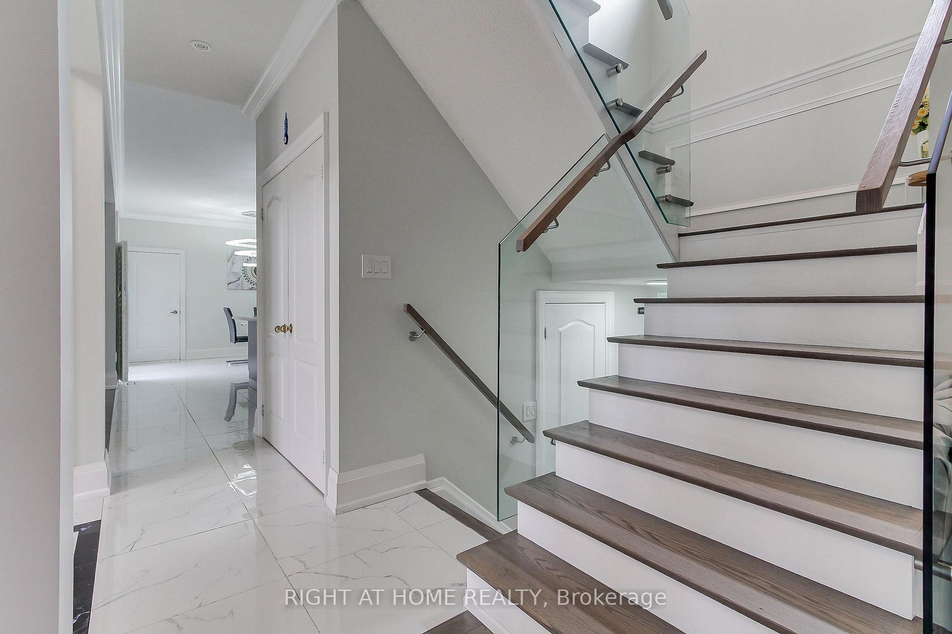 









109


Vipond

Way,
Bradford West Gwillimbury,




ON
L3Z 0G5

