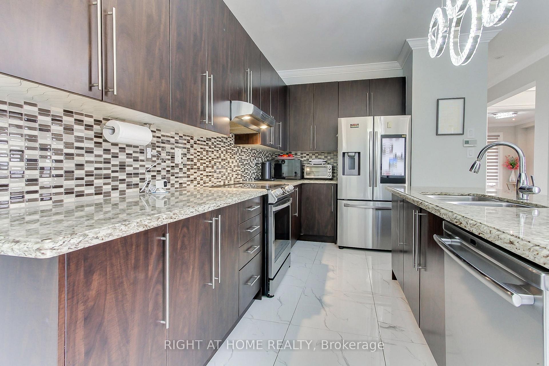 









109


Vipond

Way,
Bradford West Gwillimbury,




ON
L3Z 0G5


