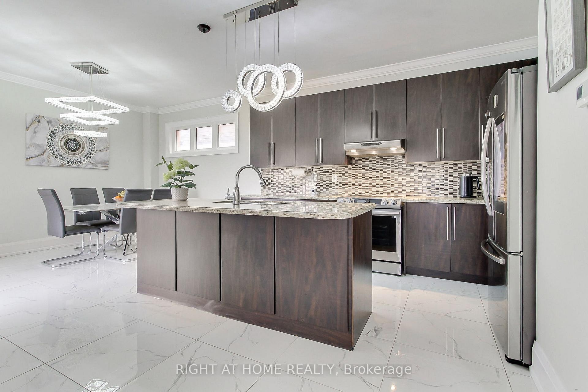 









109


Vipond

Way,
Bradford West Gwillimbury,




ON
L3Z 0G5

