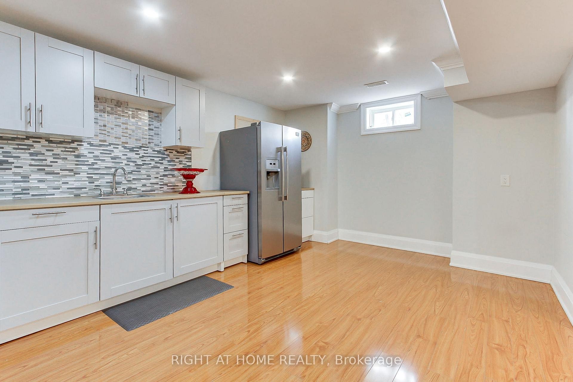 









109


Vipond

Way,
Bradford West Gwillimbury,




ON
L3Z 0G5

