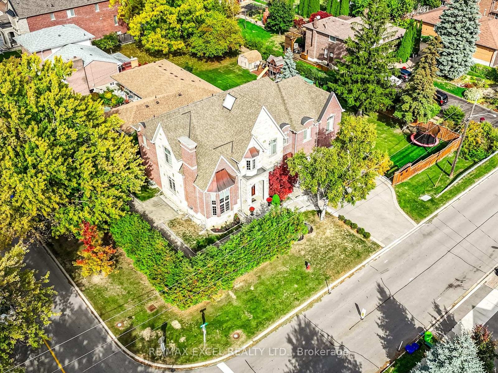 









134


Spruce

Avenue,
Richmond Hill,




ON
L4C 6W1

