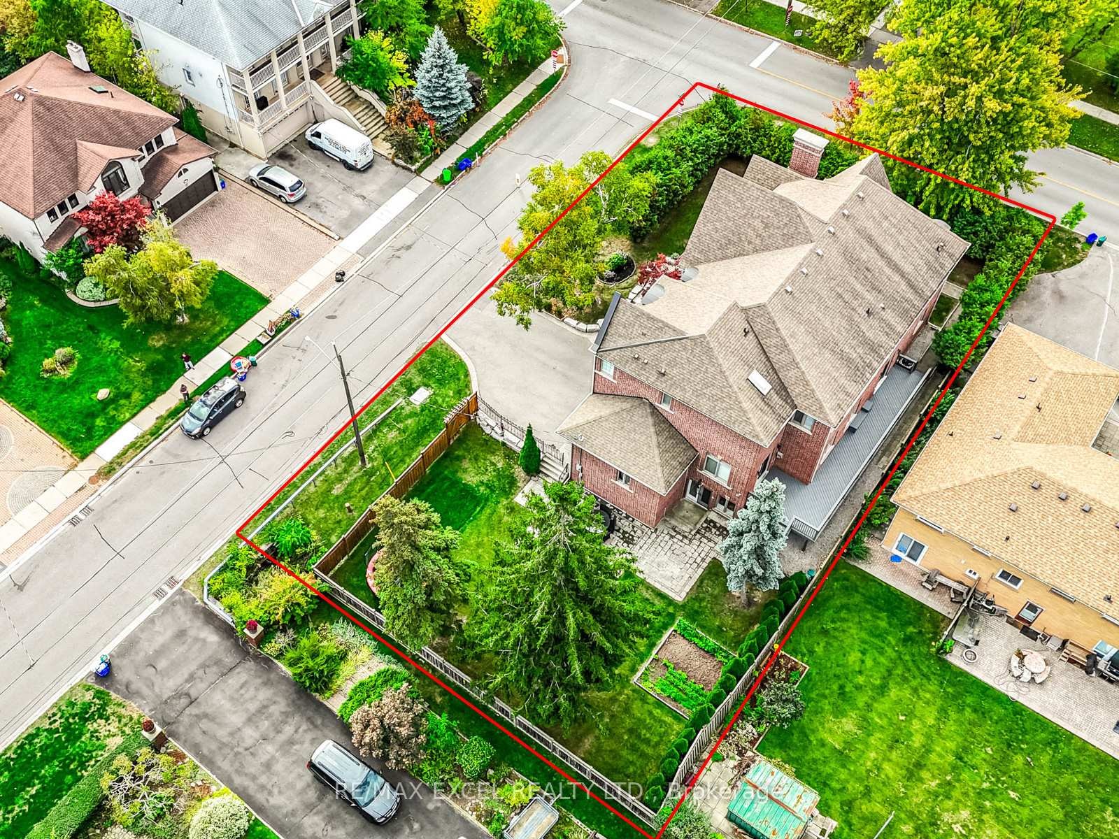 









134


Spruce

Avenue,
Richmond Hill,




ON
L4C 6W1

