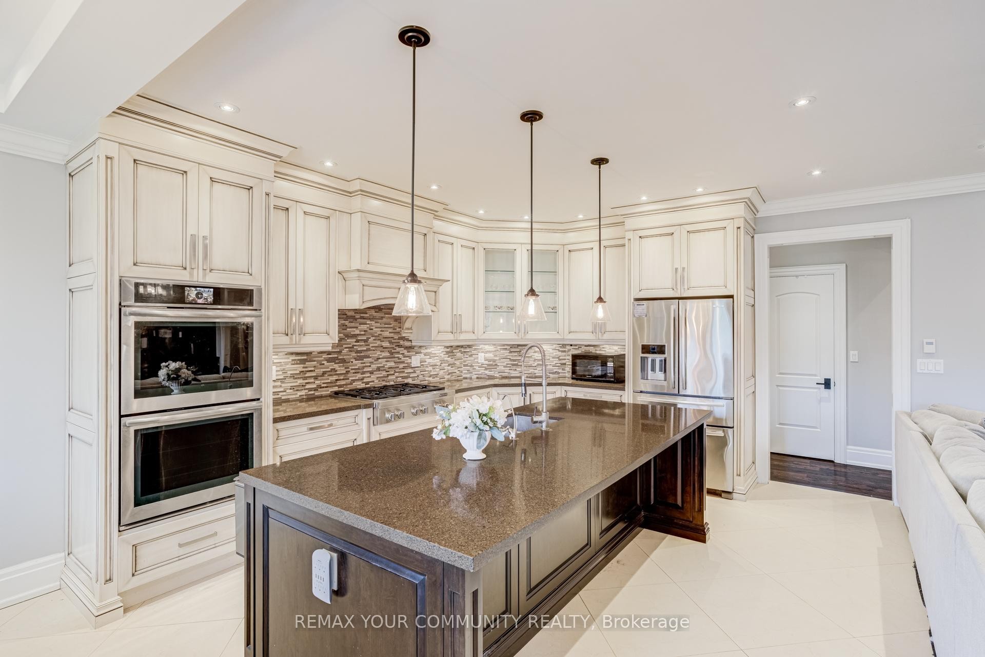 









20111


Bathurst

Street East,
East Gwillimbury,




ON
L9N 1N3

