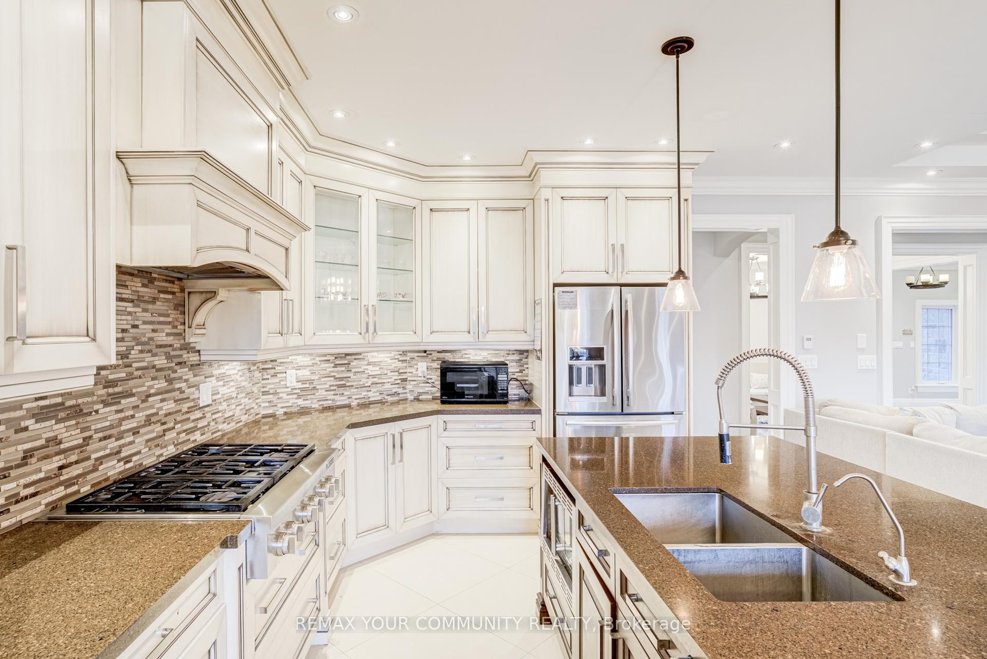 









20111


Bathurst

Street East,
East Gwillimbury,




ON
L9N 1N3

