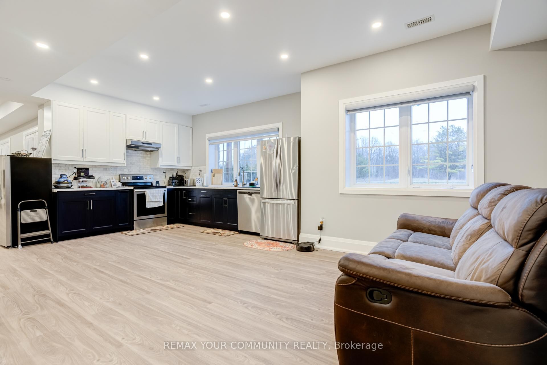 









20111


Bathurst

Street East,
East Gwillimbury,




ON
L9N 1N3

