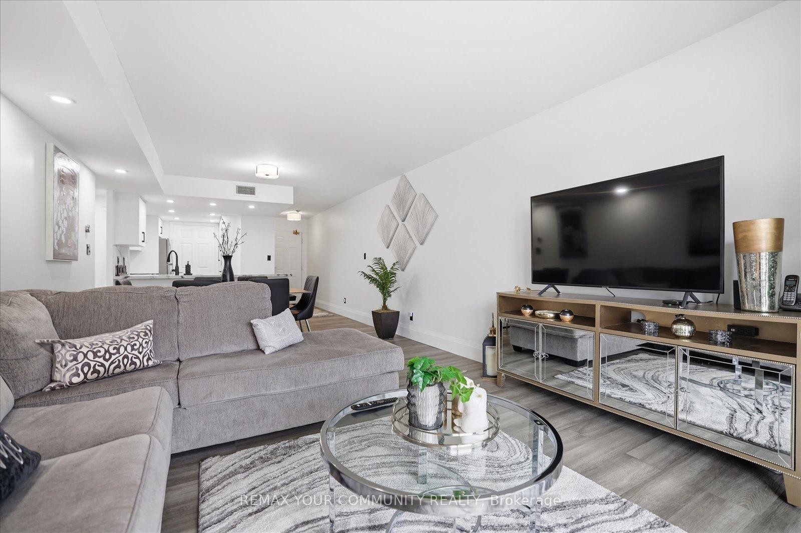 









121


Woodbridge

Avenue, 313,
Vaughan,




ON
L4L 9E3

