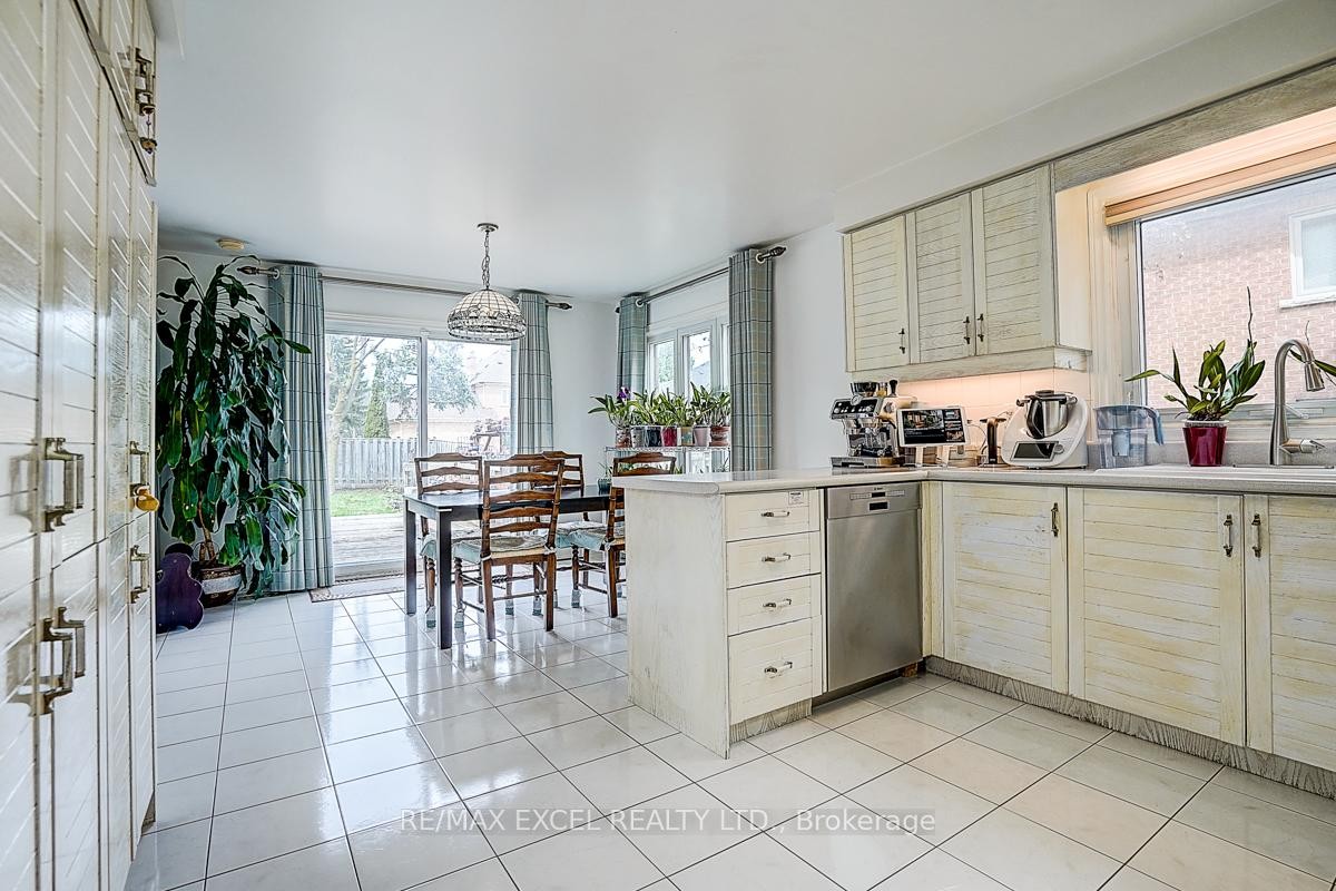 









10


Brookshill

Crescent,
Richmond Hill,




ON
L4B 3J1

