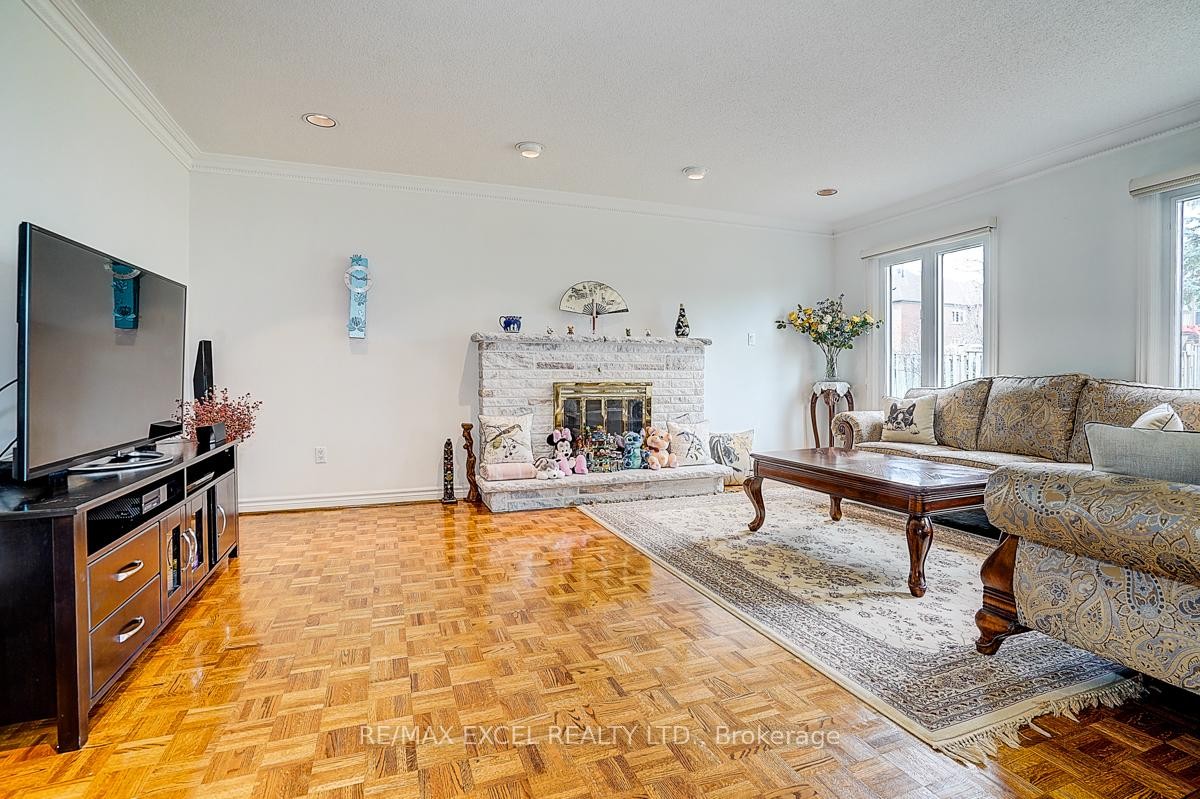 









10


Brookshill

Crescent,
Richmond Hill,




ON
L4B 3J1

