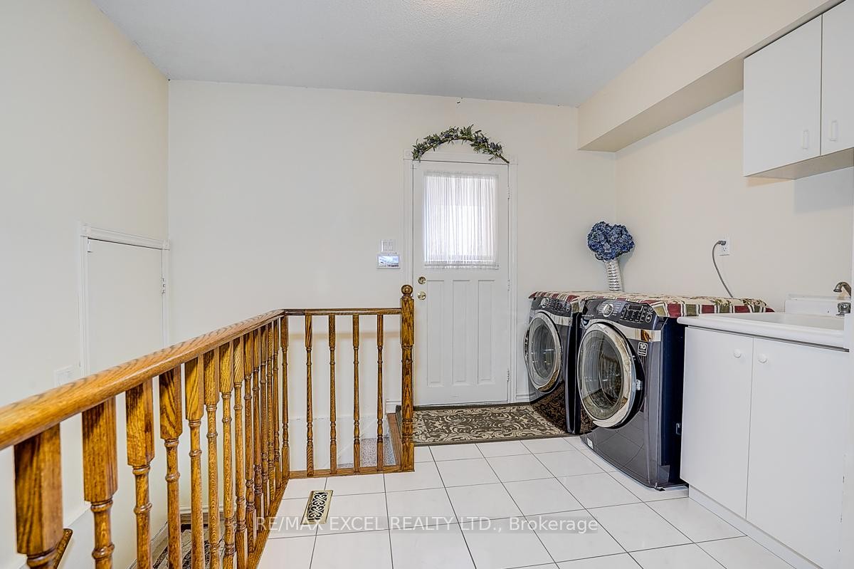 









10


Brookshill

Crescent,
Richmond Hill,




ON
L4B 3J1

