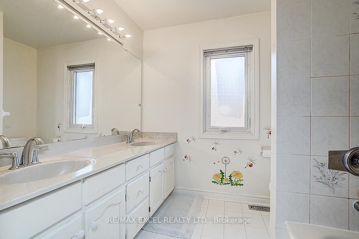 









10


Brookshill

Crescent,
Richmond Hill,




ON
L4B 3J1

