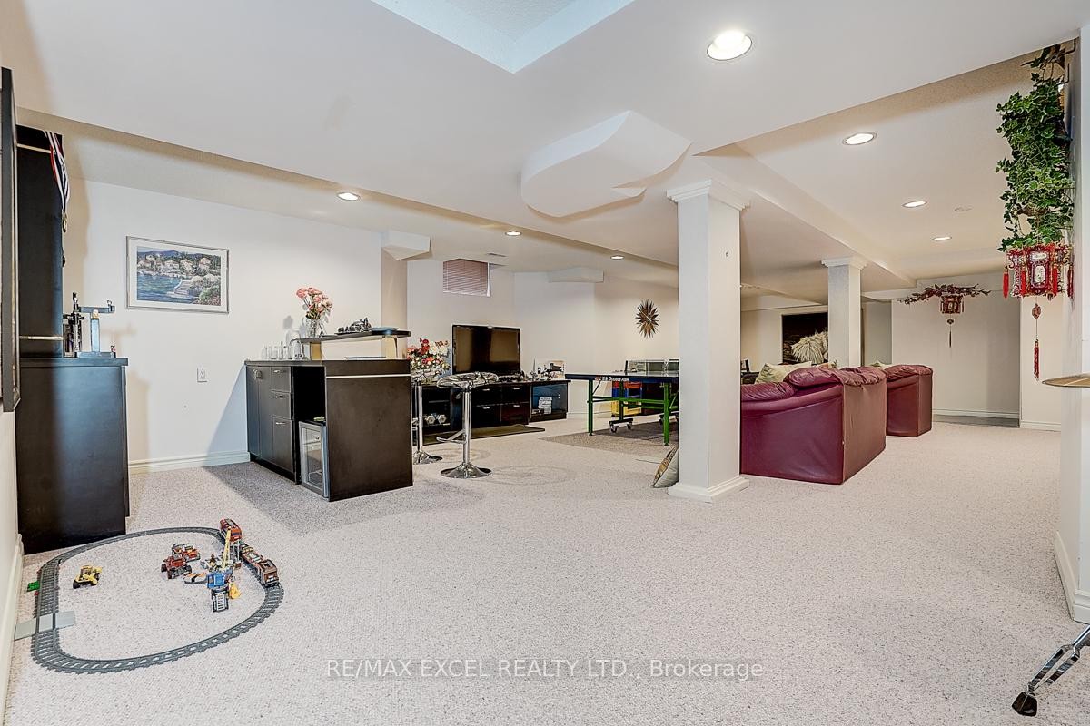 









10


Brookshill

Crescent,
Richmond Hill,




ON
L4B 3J1

