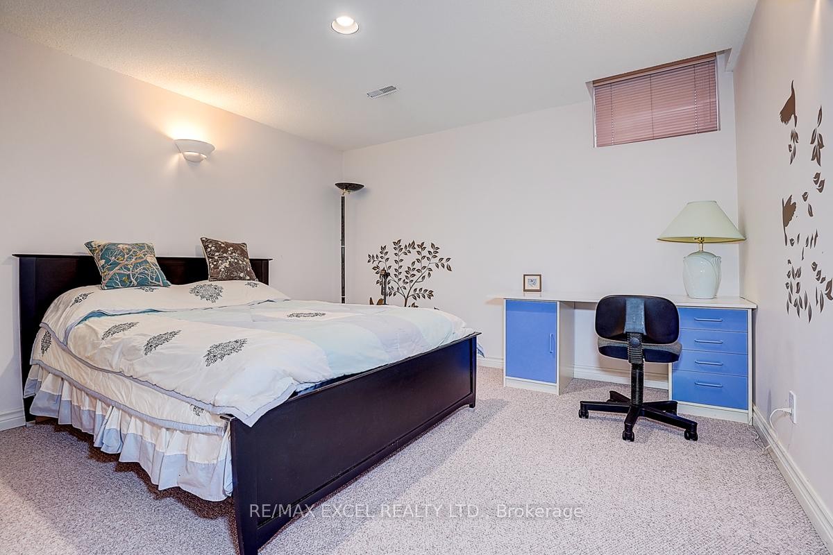 









10


Brookshill

Crescent,
Richmond Hill,




ON
L4B 3J1

