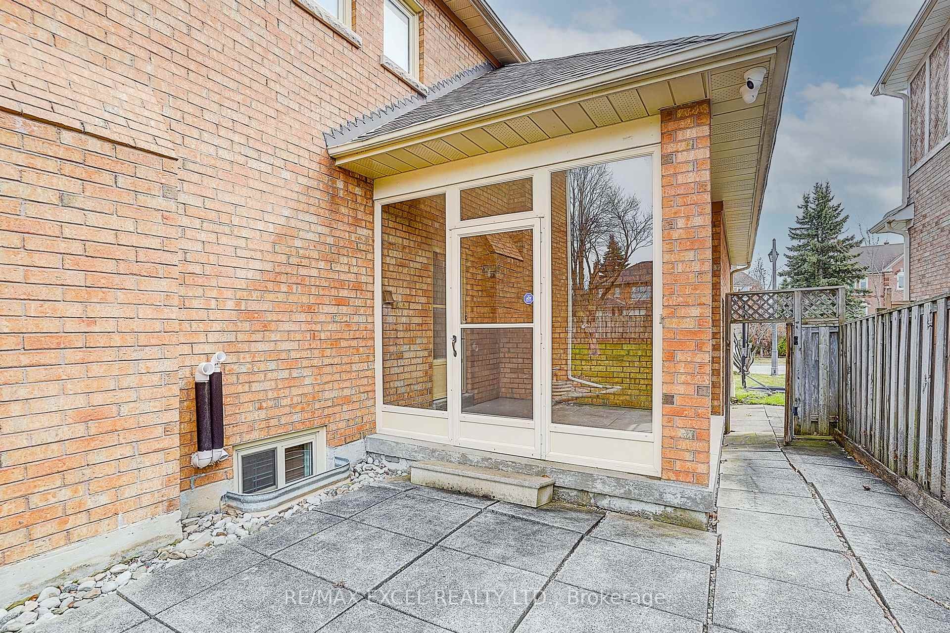 









10


Brookshill

Crescent,
Richmond Hill,




ON
L4B 3J1


