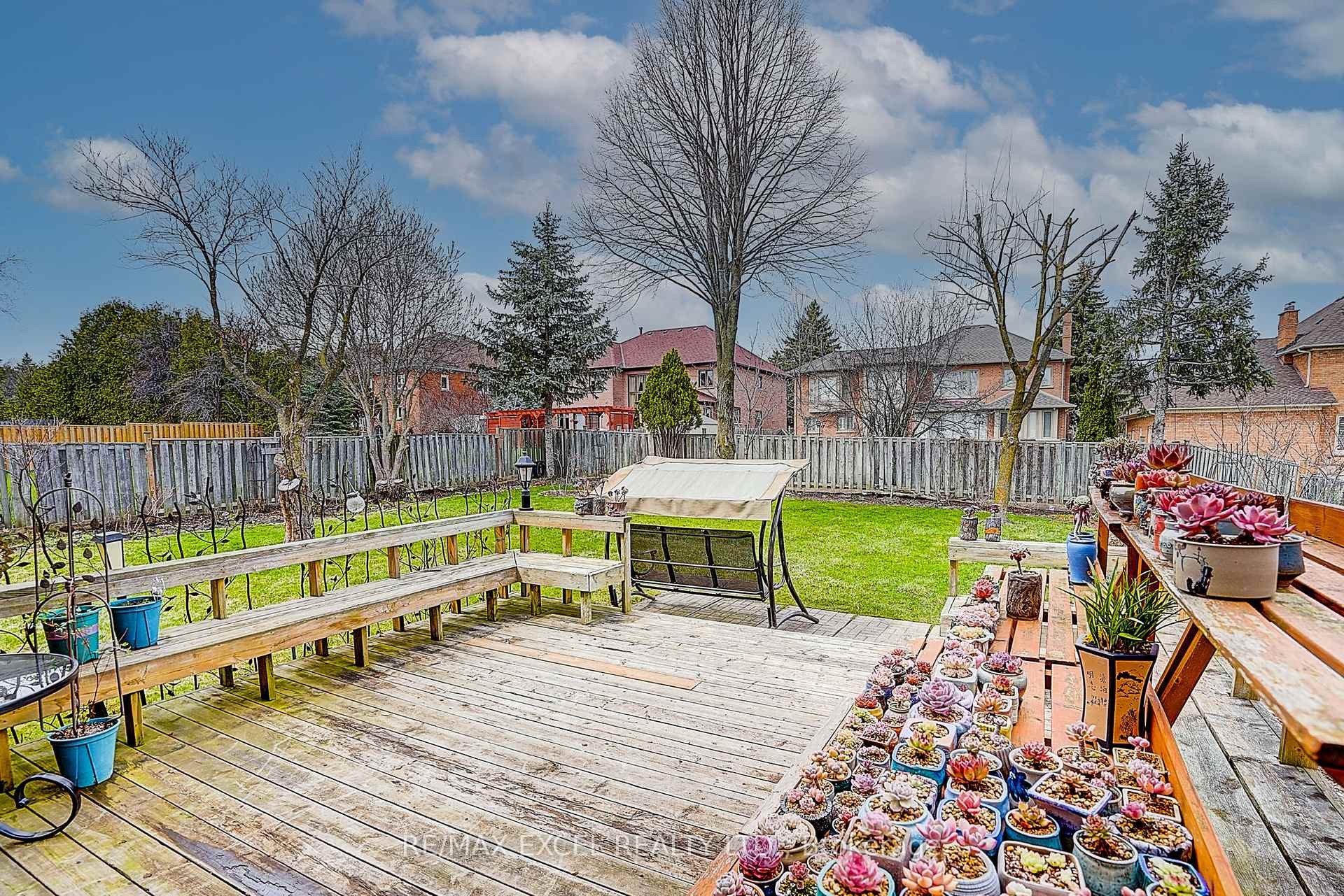 









10


Brookshill

Crescent,
Richmond Hill,




ON
L4B 3J1


