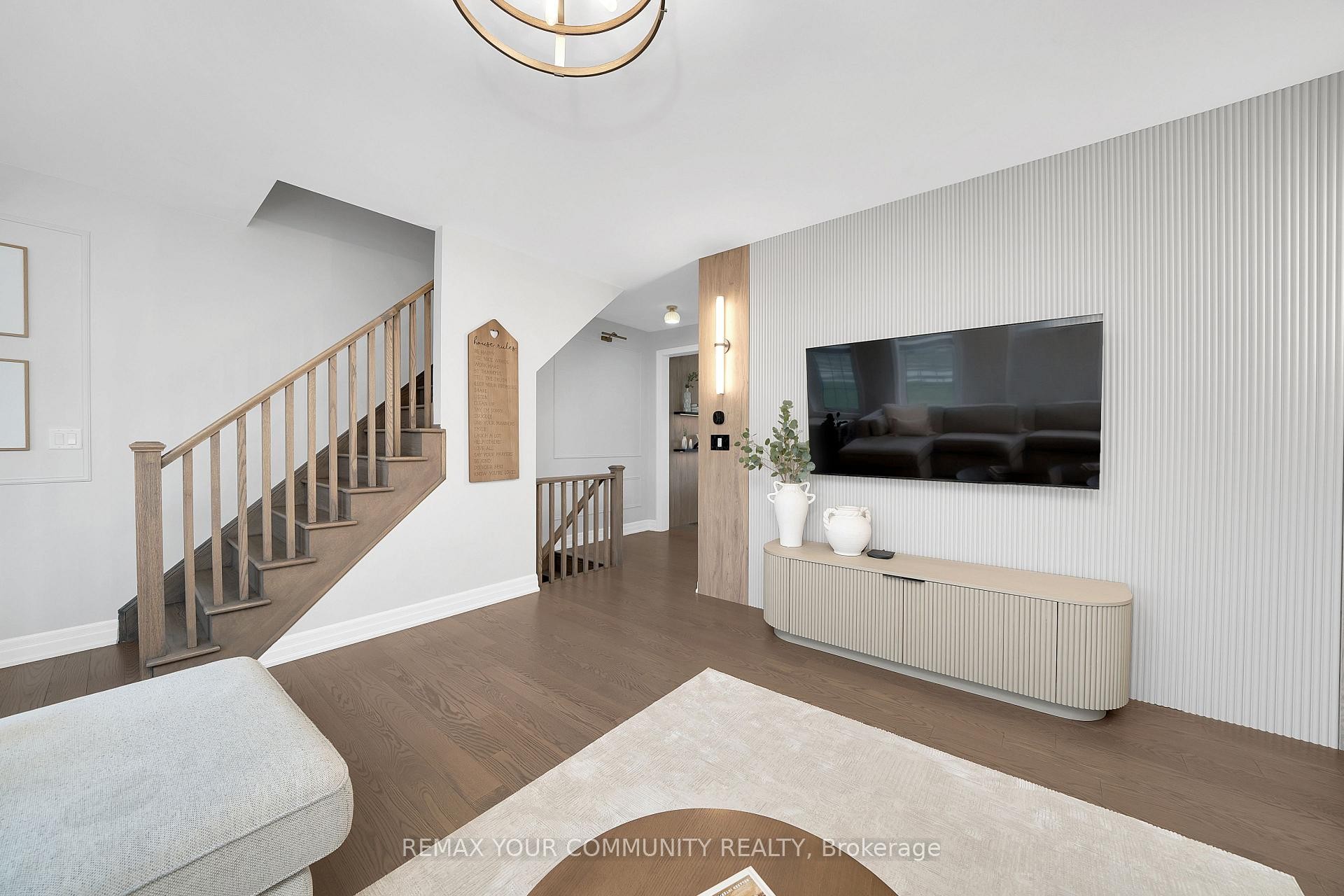









313


Kleinburg Summit

Way,
Vaughan,




ON
L4H 4S7

