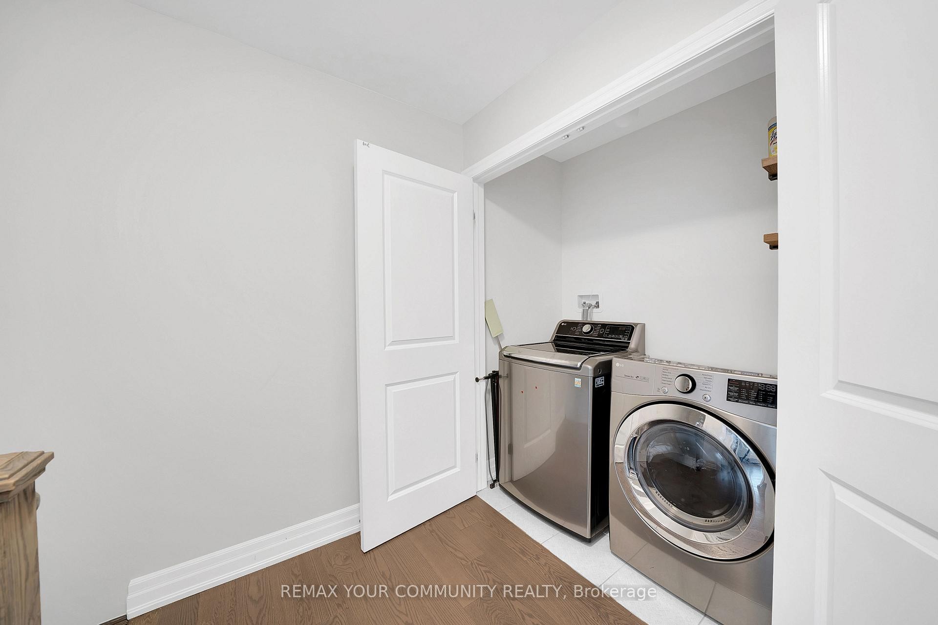 









313


Kleinburg Summit

Way,
Vaughan,




ON
L4H 4S7

