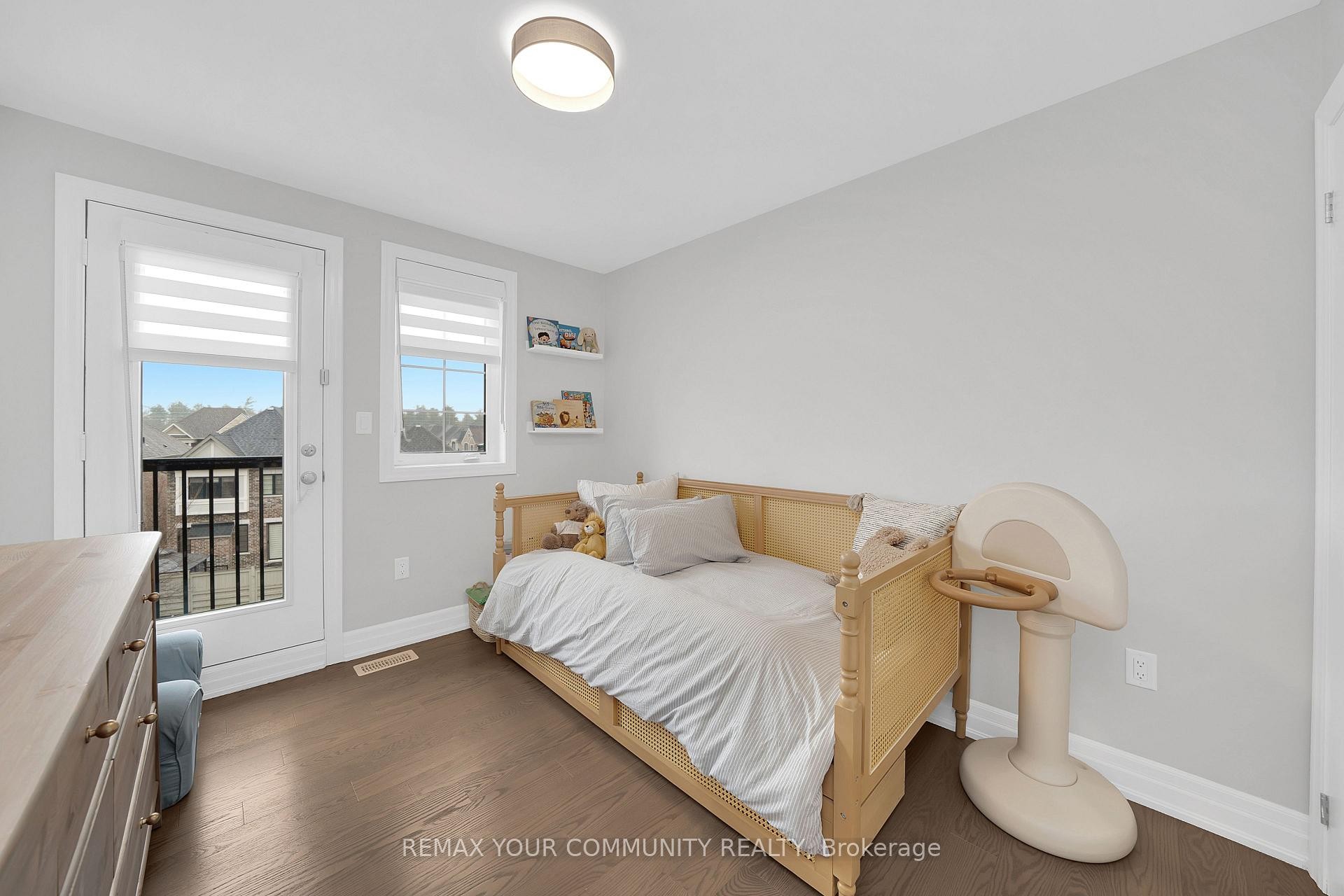 









313


Kleinburg Summit

Way,
Vaughan,




ON
L4H 4S7

