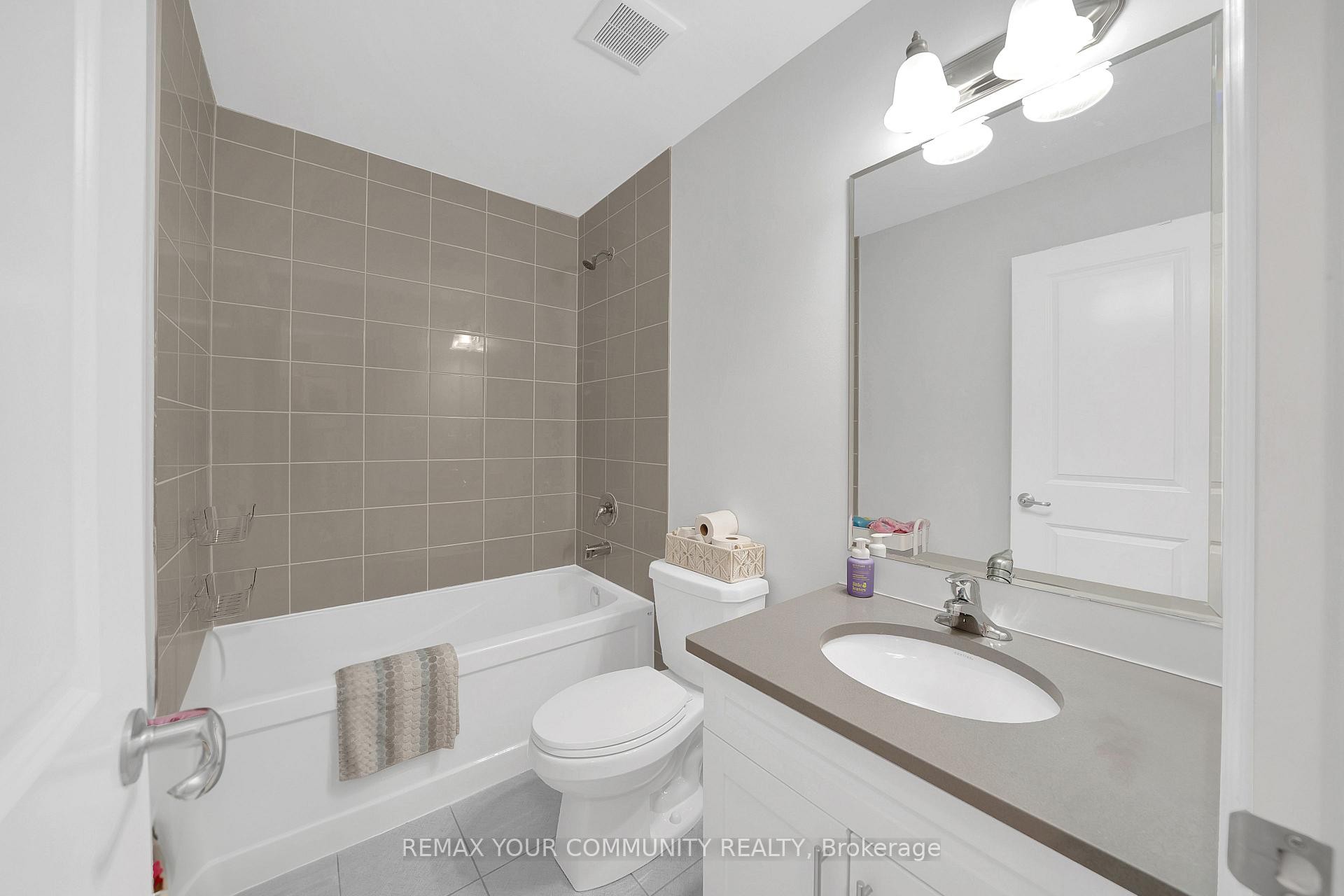 









313


Kleinburg Summit

Way,
Vaughan,




ON
L4H 4S7

