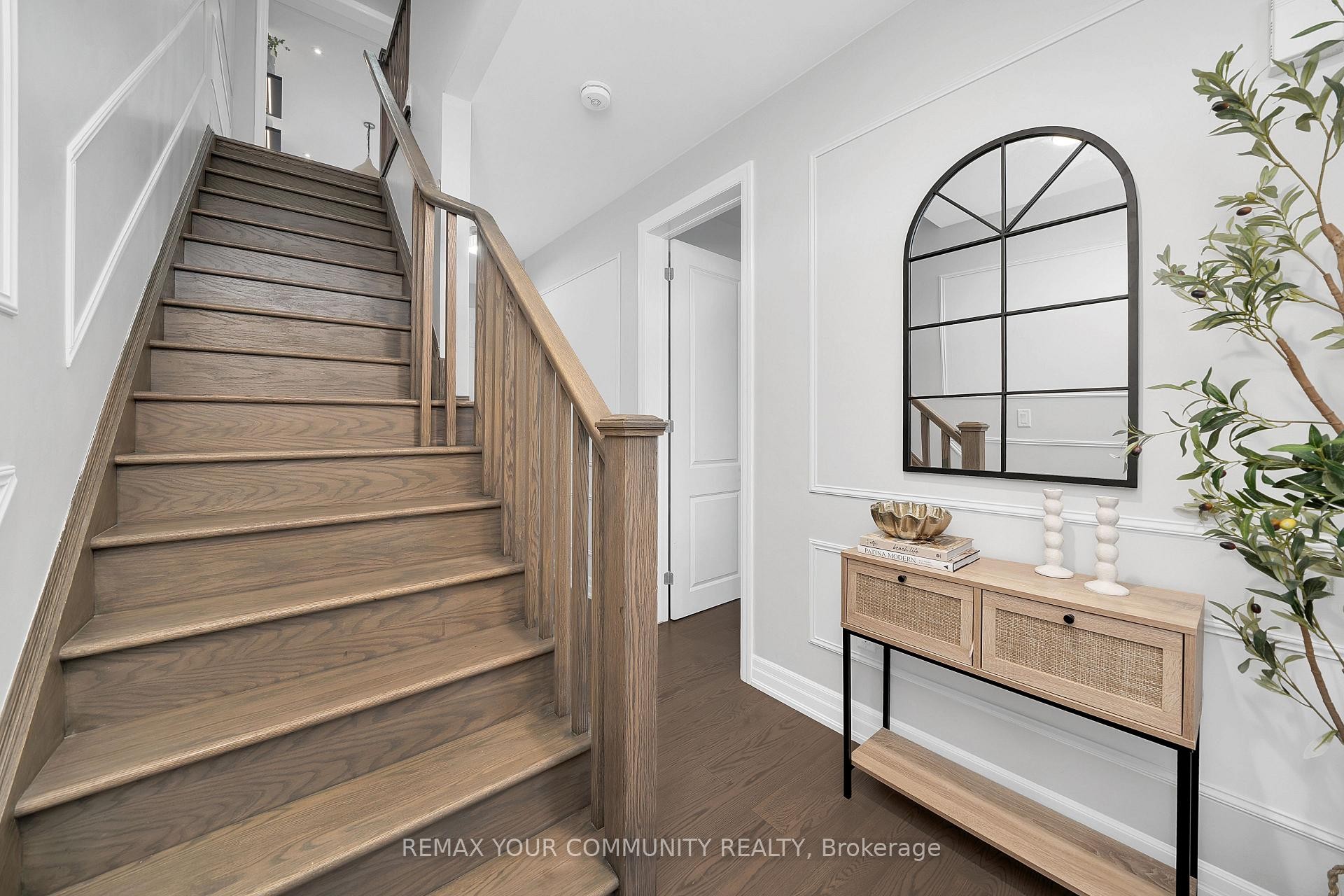 









313


Kleinburg Summit

Way,
Vaughan,




ON
L4H 4S7


