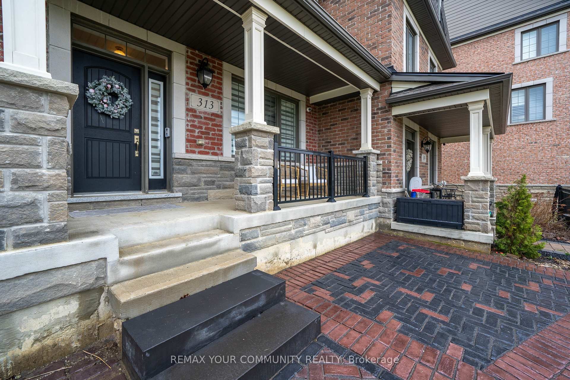 









313


Kleinburg Summit

Way,
Vaughan,




ON
L4H 4S7

