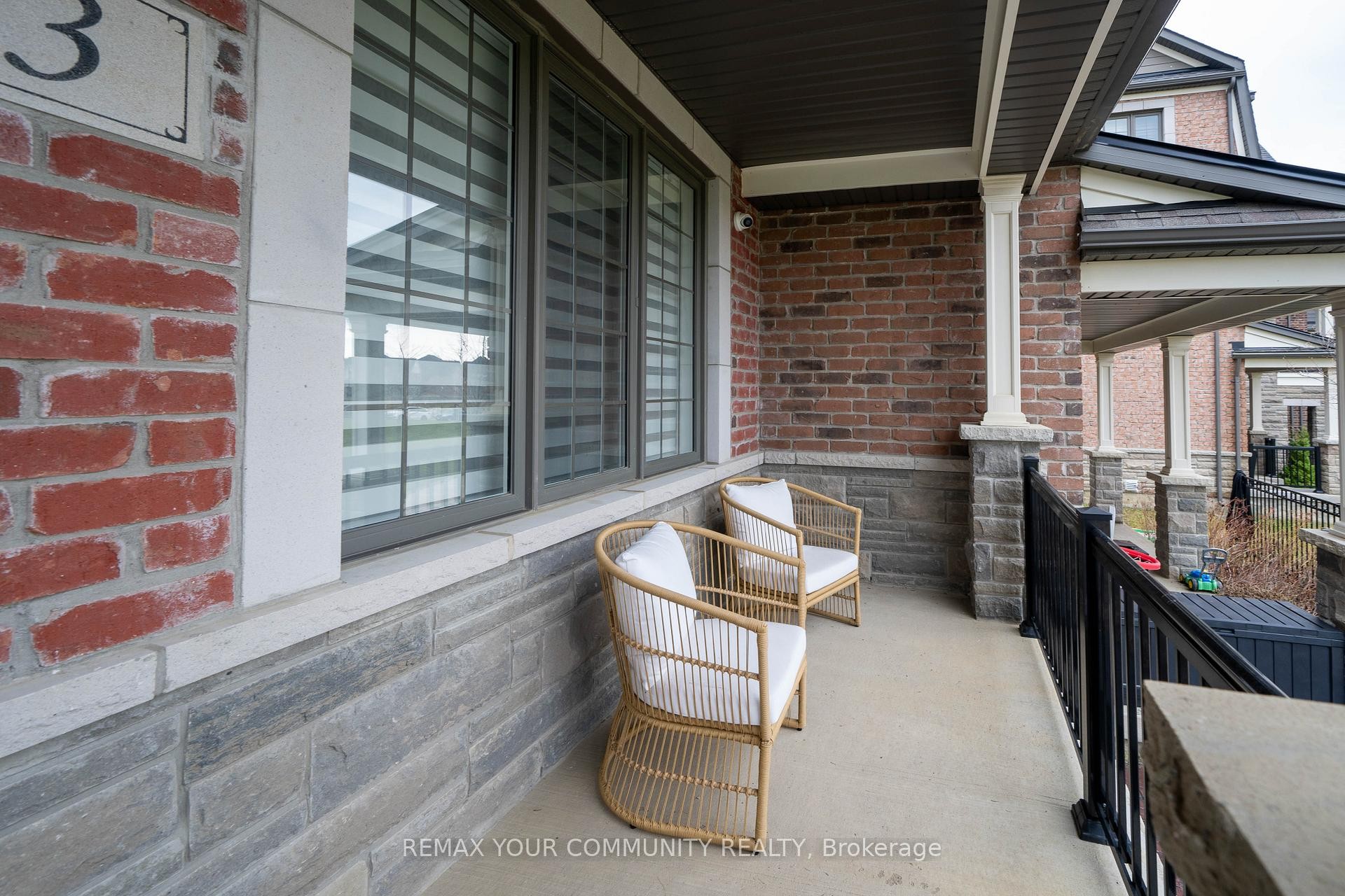 









313


Kleinburg Summit

Way,
Vaughan,




ON
L4H 4S7


