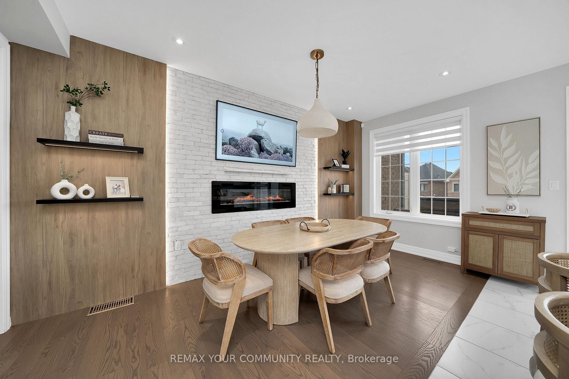 









313


Kleinburg Summit

Way,
Vaughan,




ON
L4H 4S7

