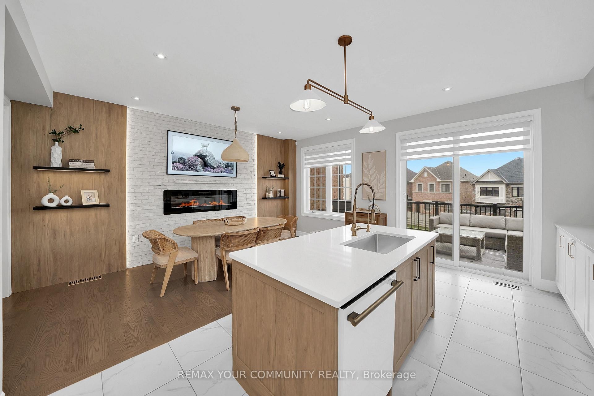 









313


Kleinburg Summit

Way,
Vaughan,




ON
L4H 4S7

