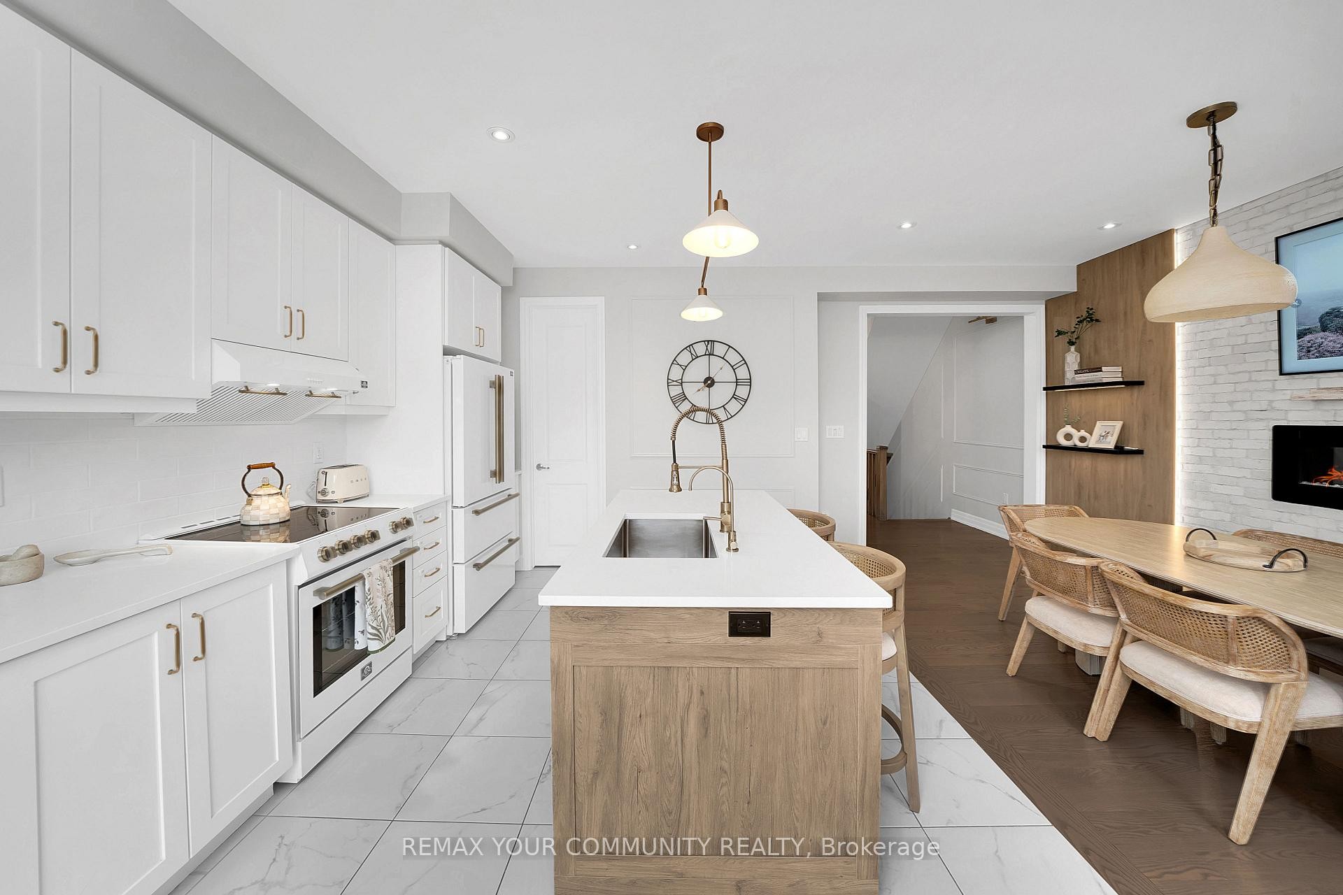 









313


Kleinburg Summit

Way,
Vaughan,




ON
L4H 4S7

