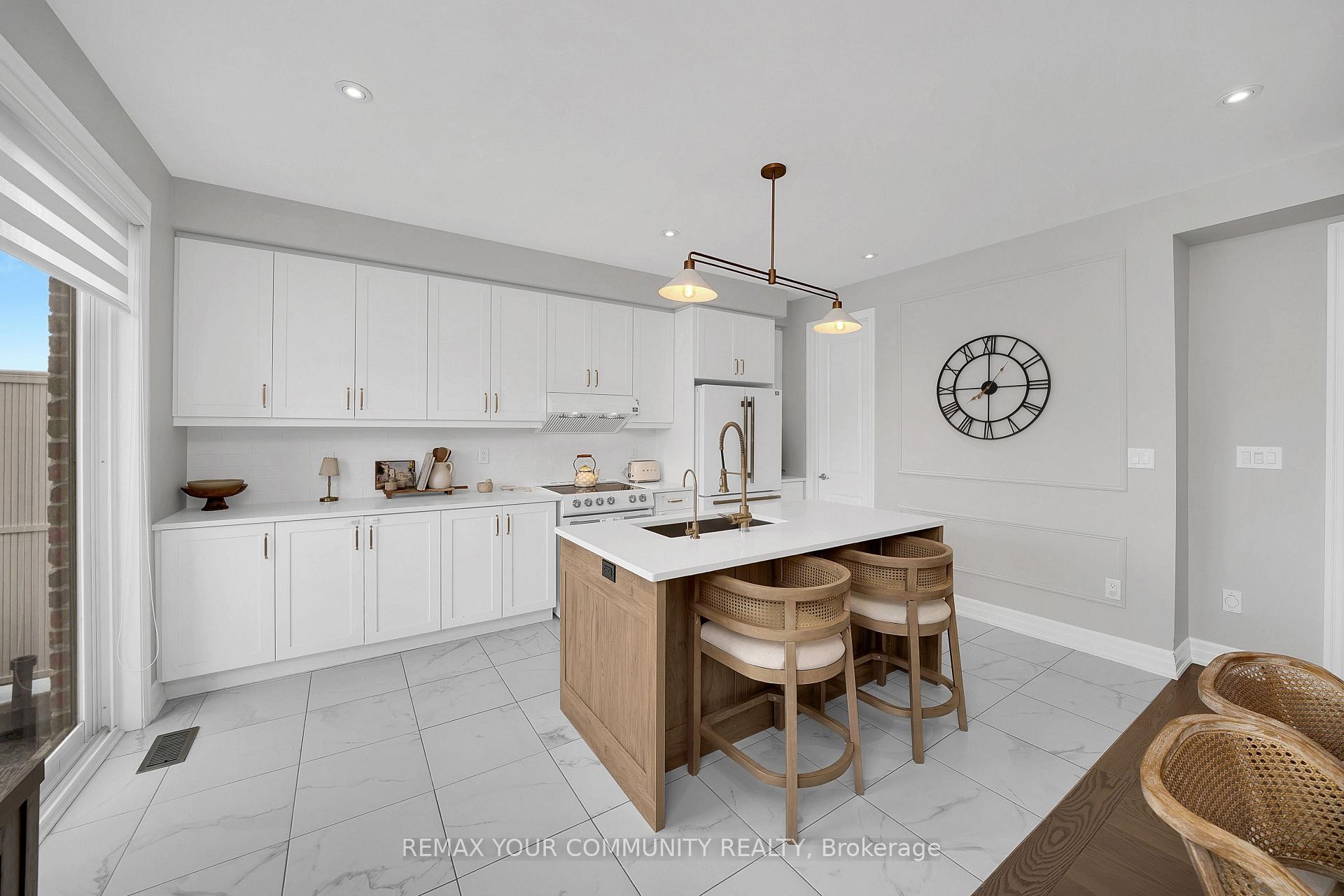 









313


Kleinburg Summit

Way,
Vaughan,




ON
L4H 4S7

