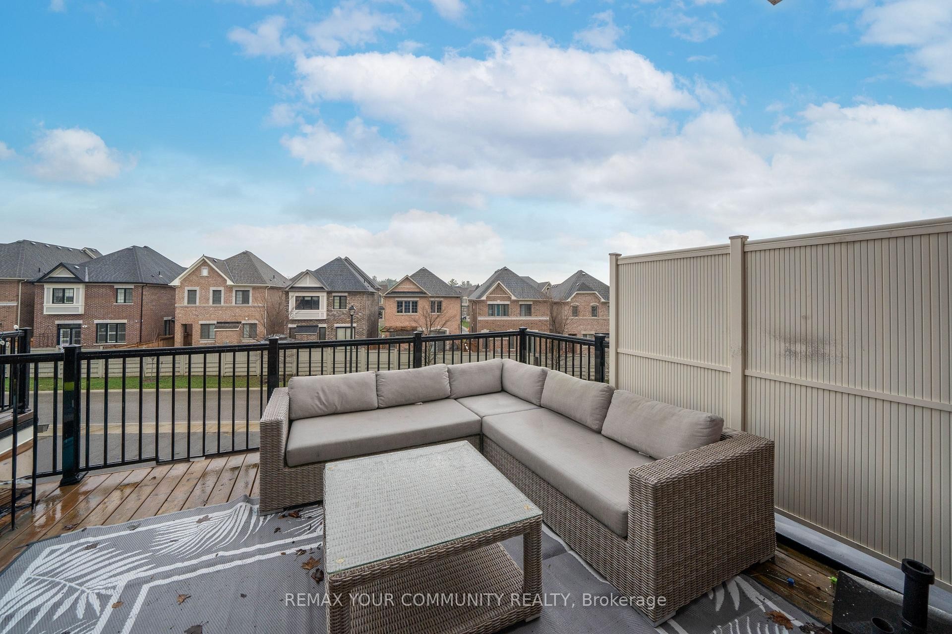 









313


Kleinburg Summit

Way,
Vaughan,




ON
L4H 4S7

