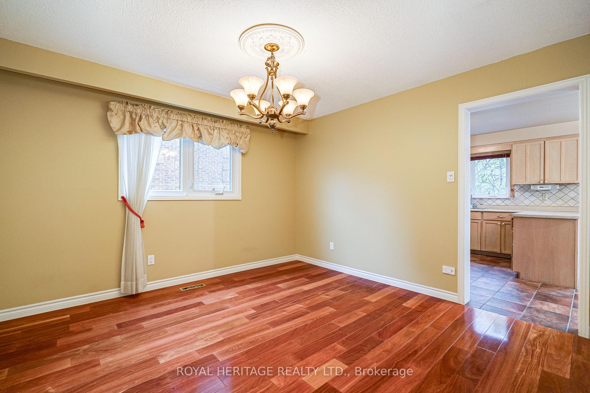 









100


Squire Bakers

Lane,
Markham,




ON
L3P 3H2


