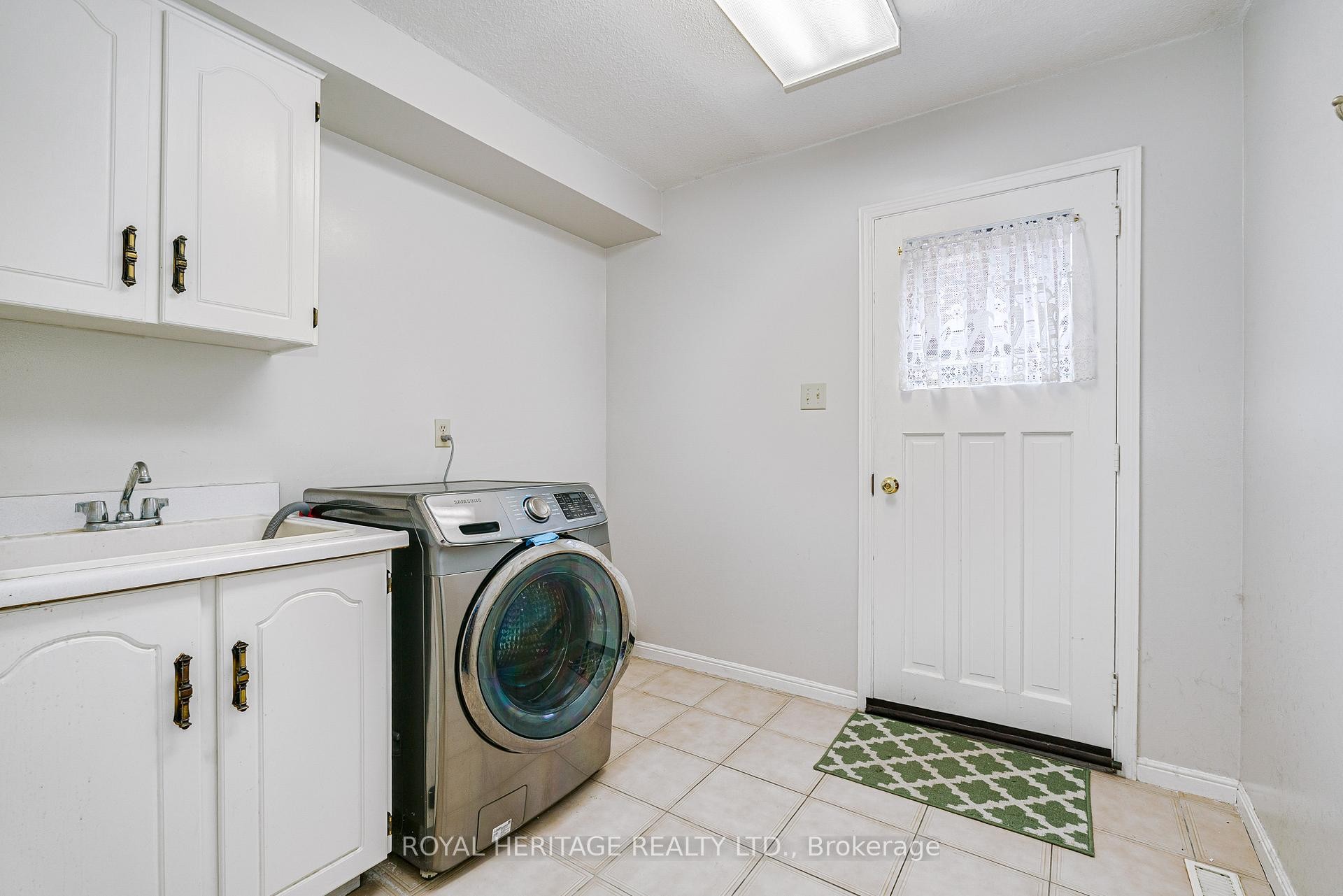 









100


Squire Bakers

Lane,
Markham,




ON
L3P 3H2


