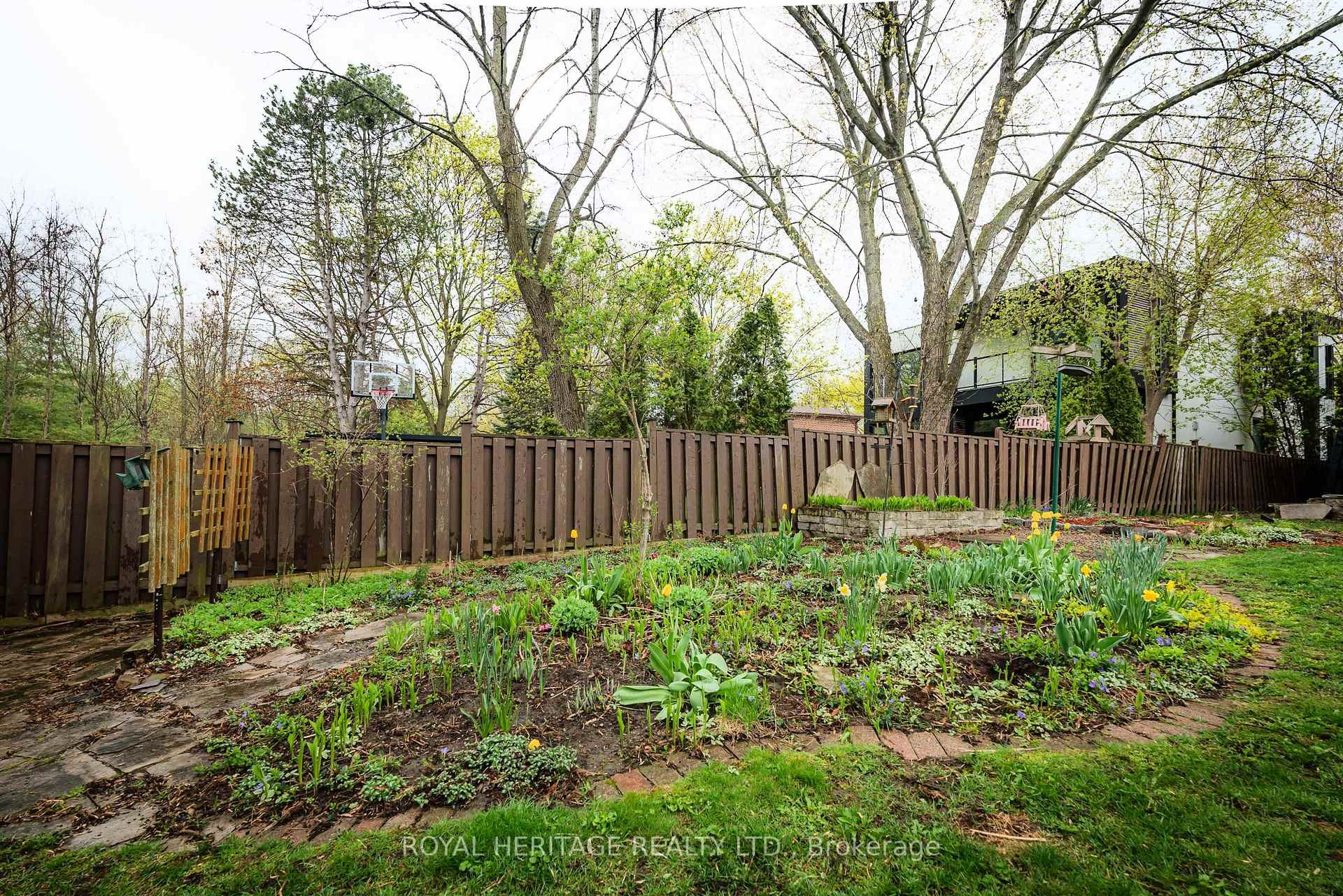 









100


Squire Bakers

Lane,
Markham,




ON
L3P 3H2

