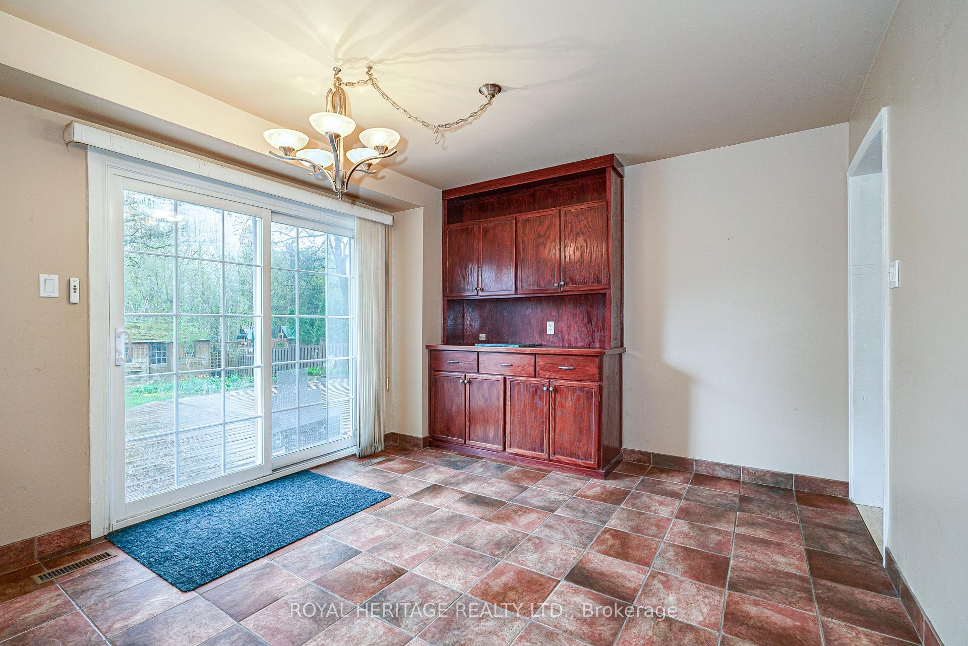 









100


Squire Bakers

Lane,
Markham,




ON
L3P 3H2

