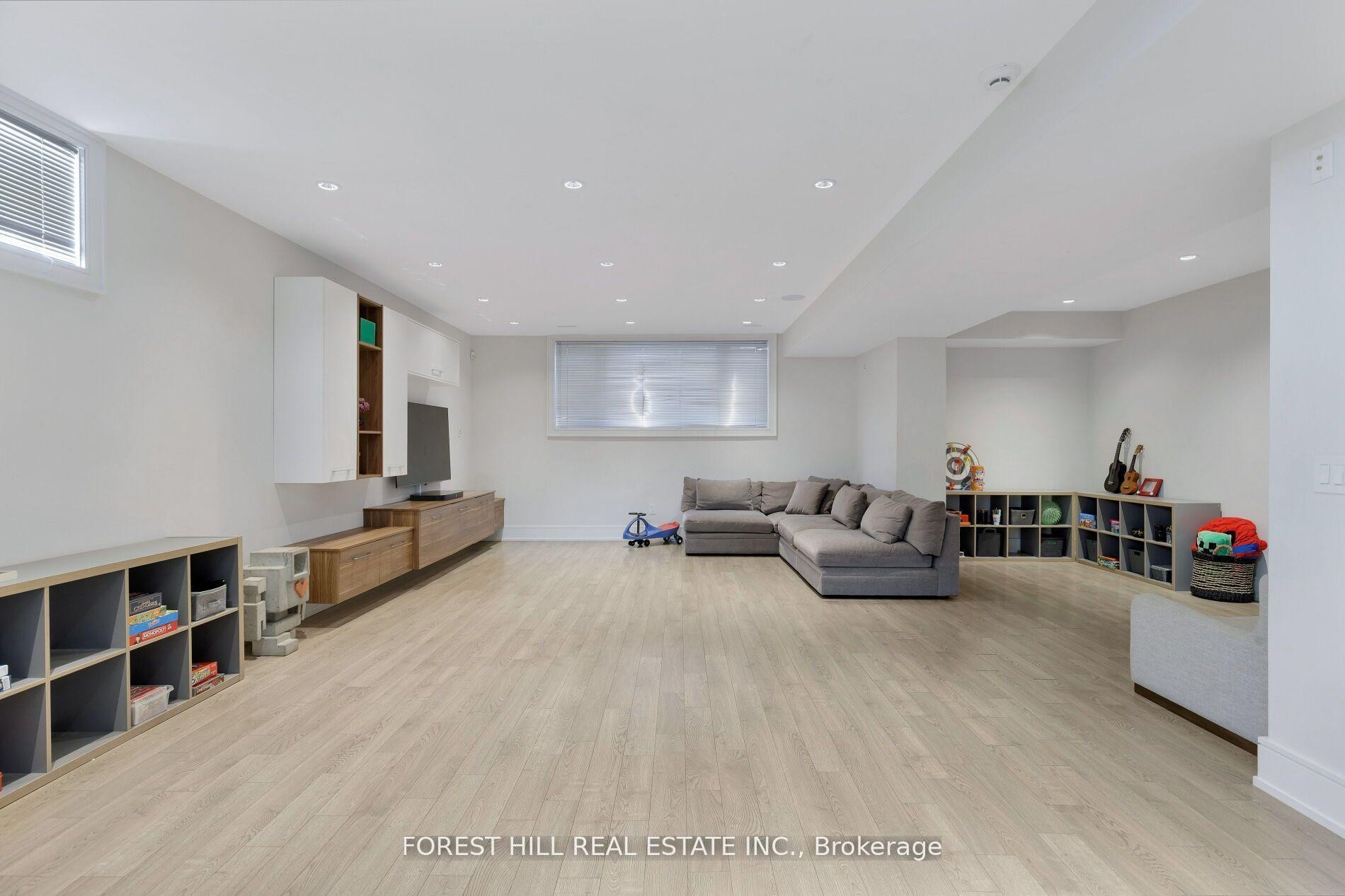 









8


Nora

Road,
Toronto,




ON
M9A 1C9

