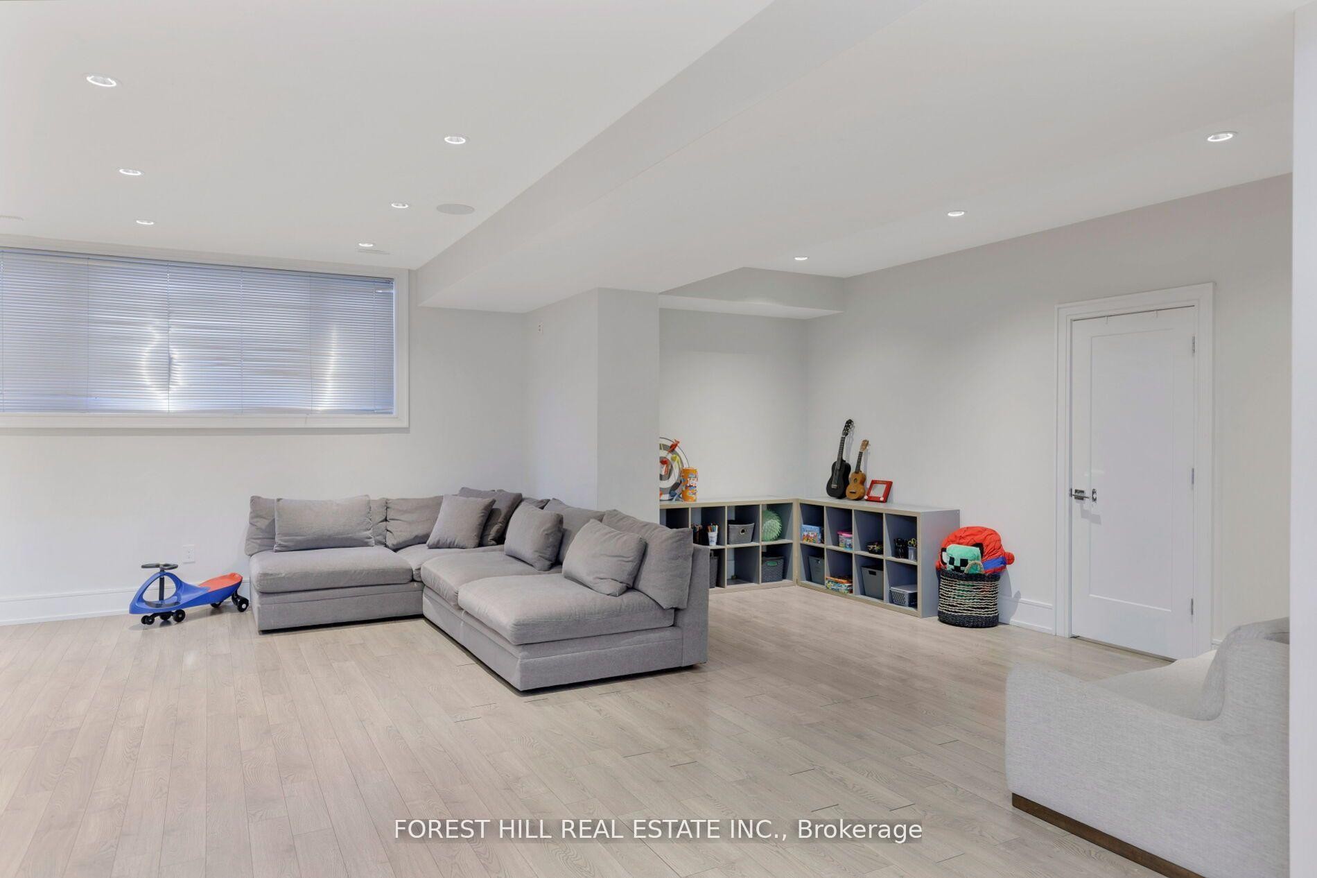 









8


Nora

Road,
Toronto,




ON
M9A 1C9

