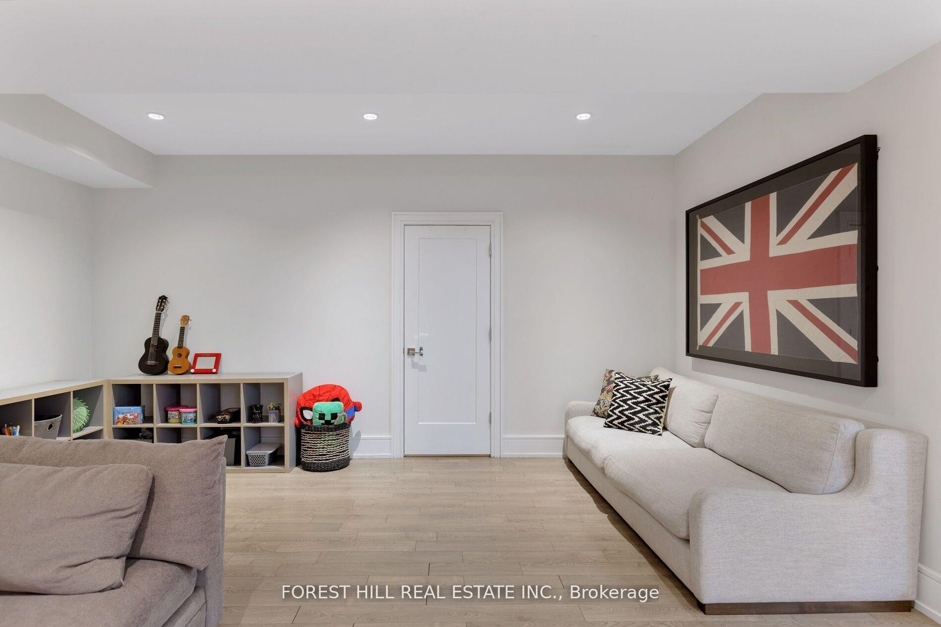 









8


Nora

Road,
Toronto,




ON
M9A 1C9

