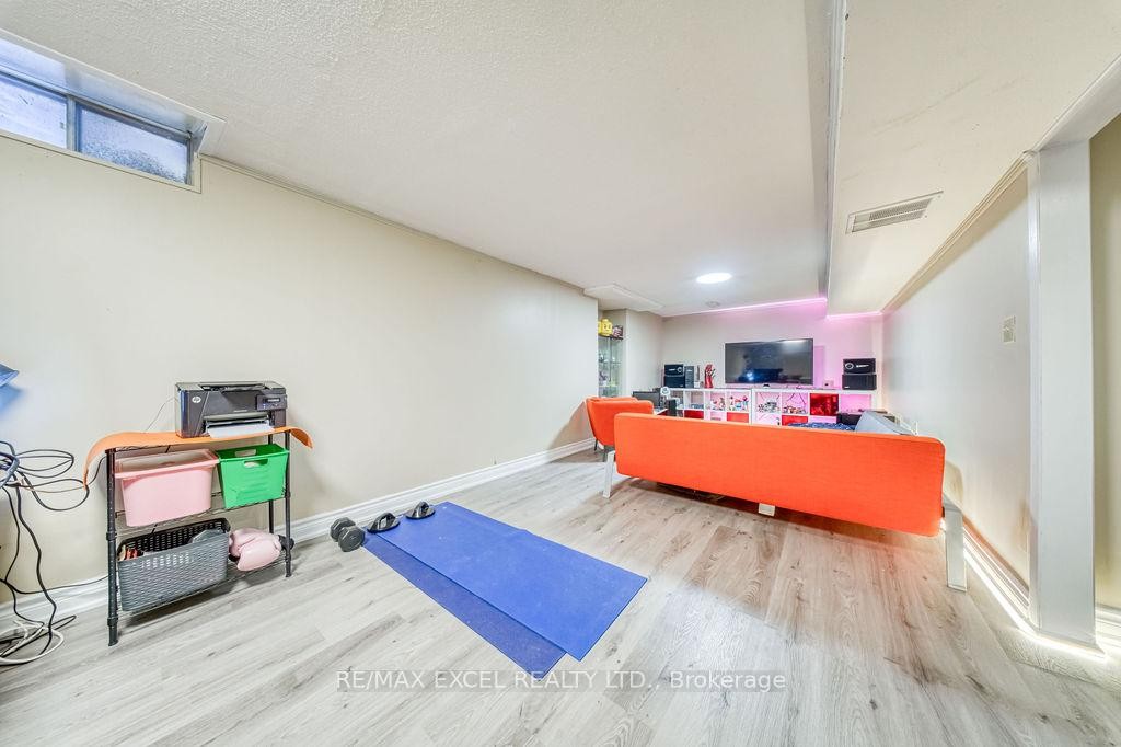 









3031


Kilbride

Court,
Mississauga,




ON
L5N 3C5

