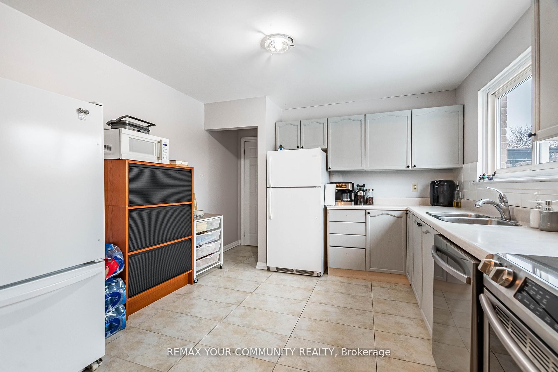 









2202


Bridge

Road,
Oakville,




ON
L6L 2G3

