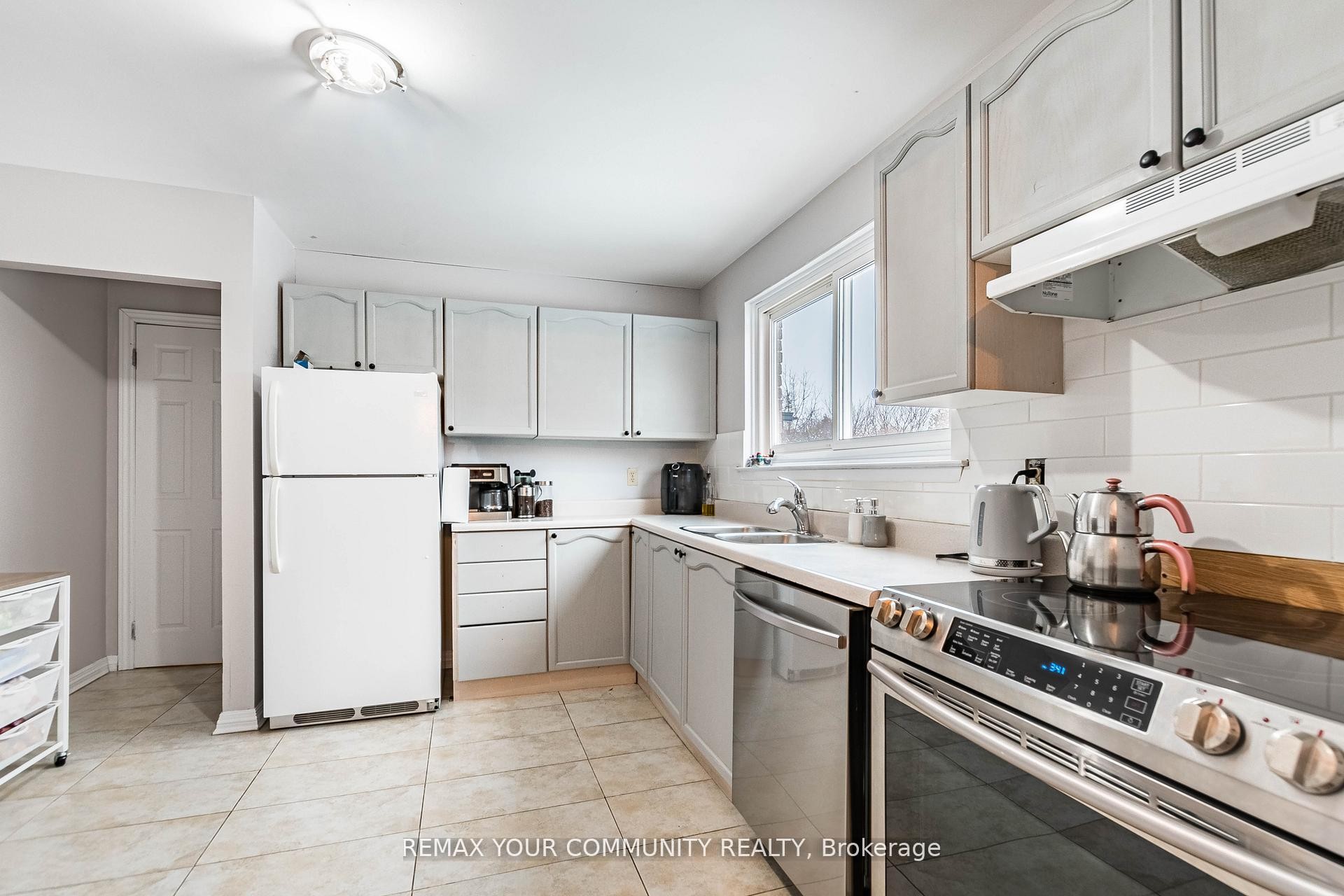 









2202


Bridge

Road,
Oakville,




ON
L6L 2G3

