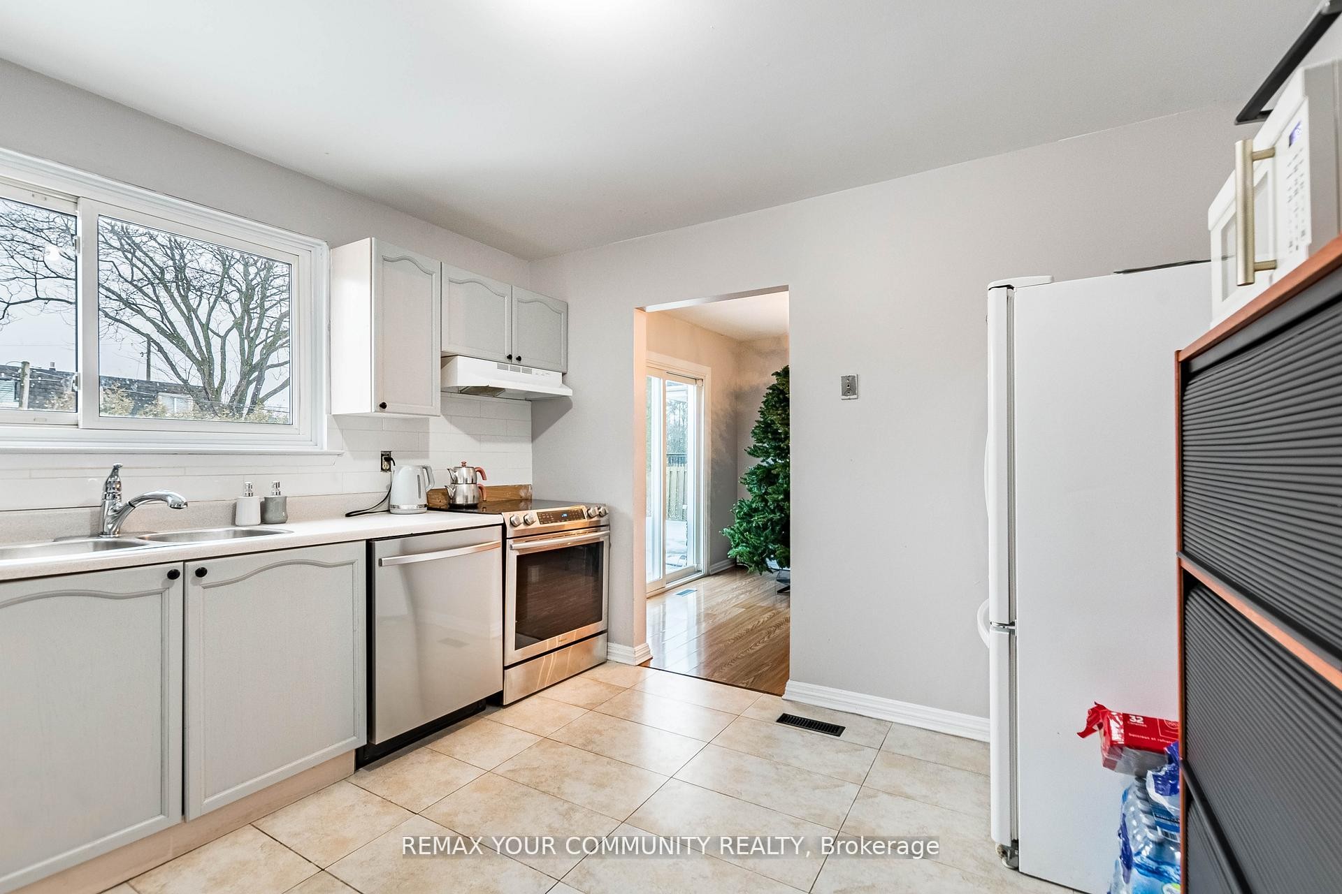 









2202


Bridge

Road,
Oakville,




ON
L6L 2G3

